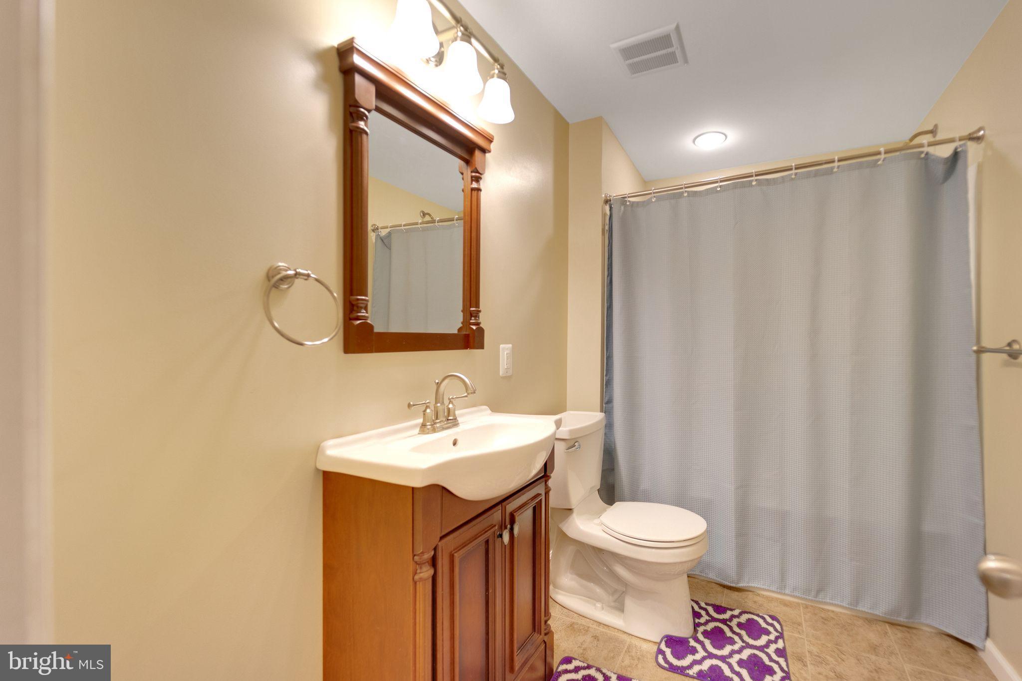 LAYTONSVILLE KNOLLS - Residential