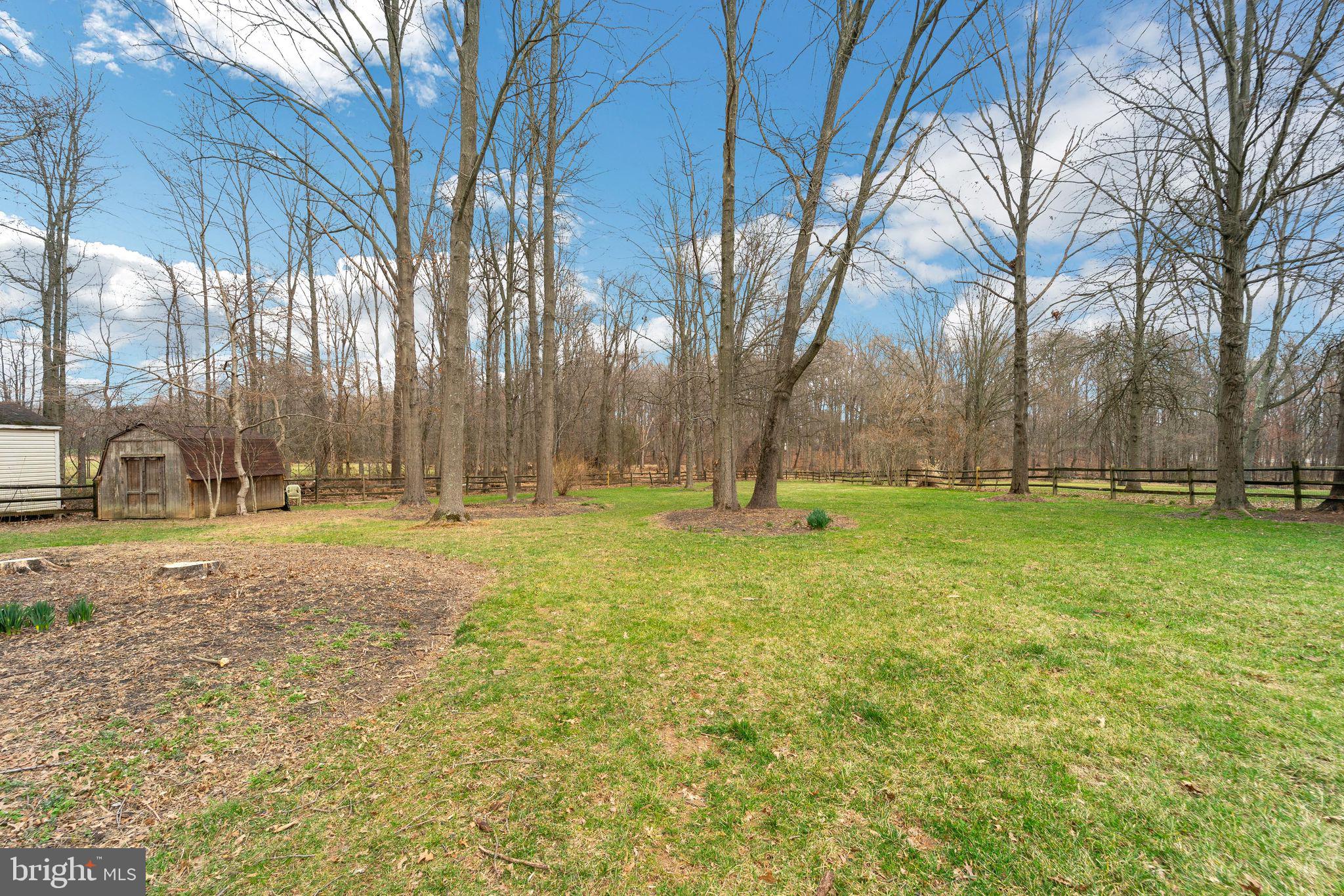 LAYTONSVILLE KNOLLS - Residential