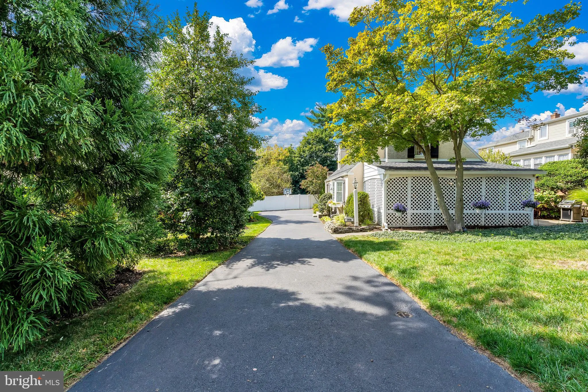 Flourtown, Pennsylvania 19031, United States, 4 Bedrooms Bedrooms, ,2 BathroomsBathrooms,Residential,Pending,211887