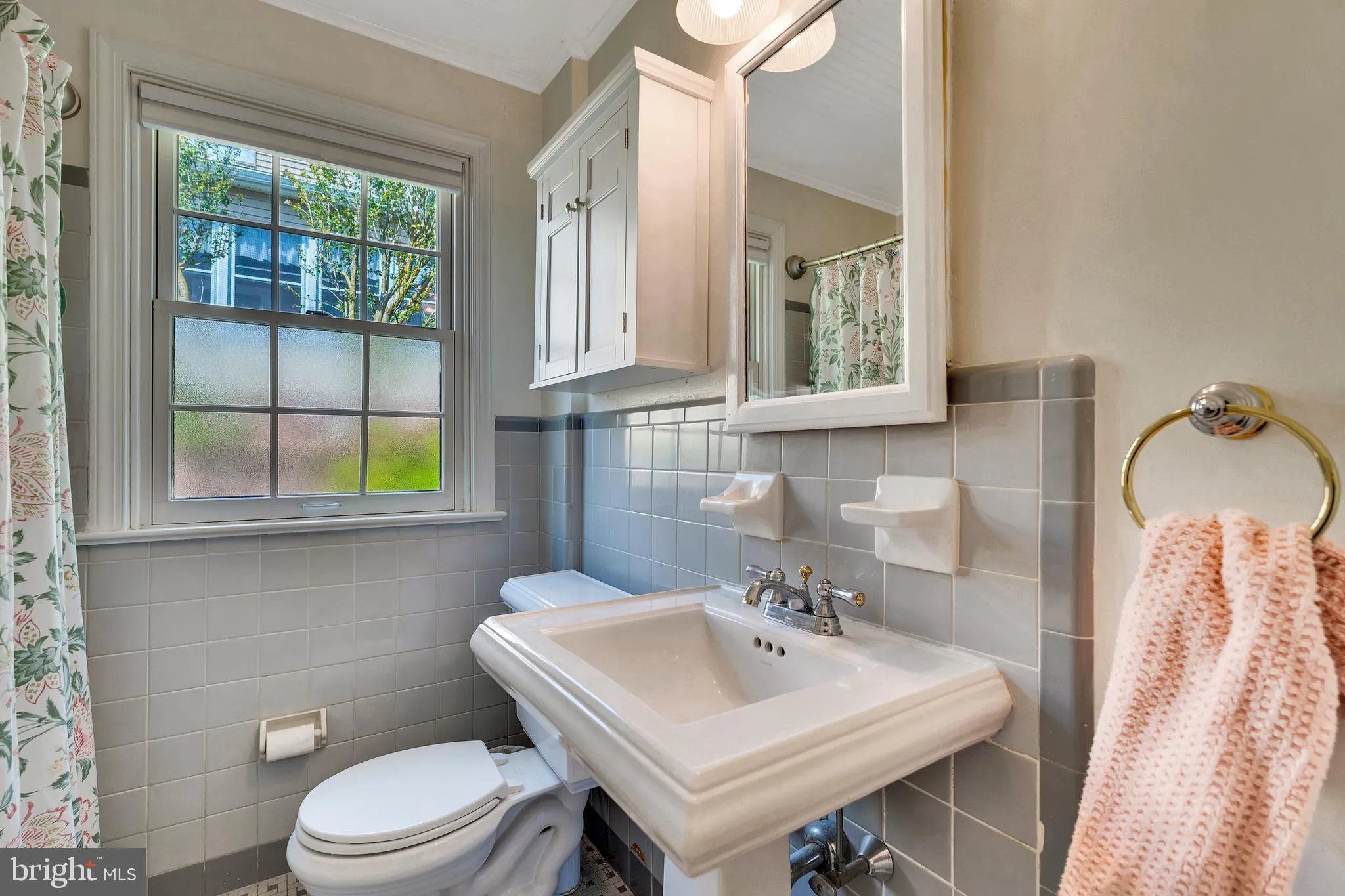 Flourtown, Pennsylvania 19031, United States, 4 Bedrooms Bedrooms, ,2 BathroomsBathrooms,Residential,Pending,211887