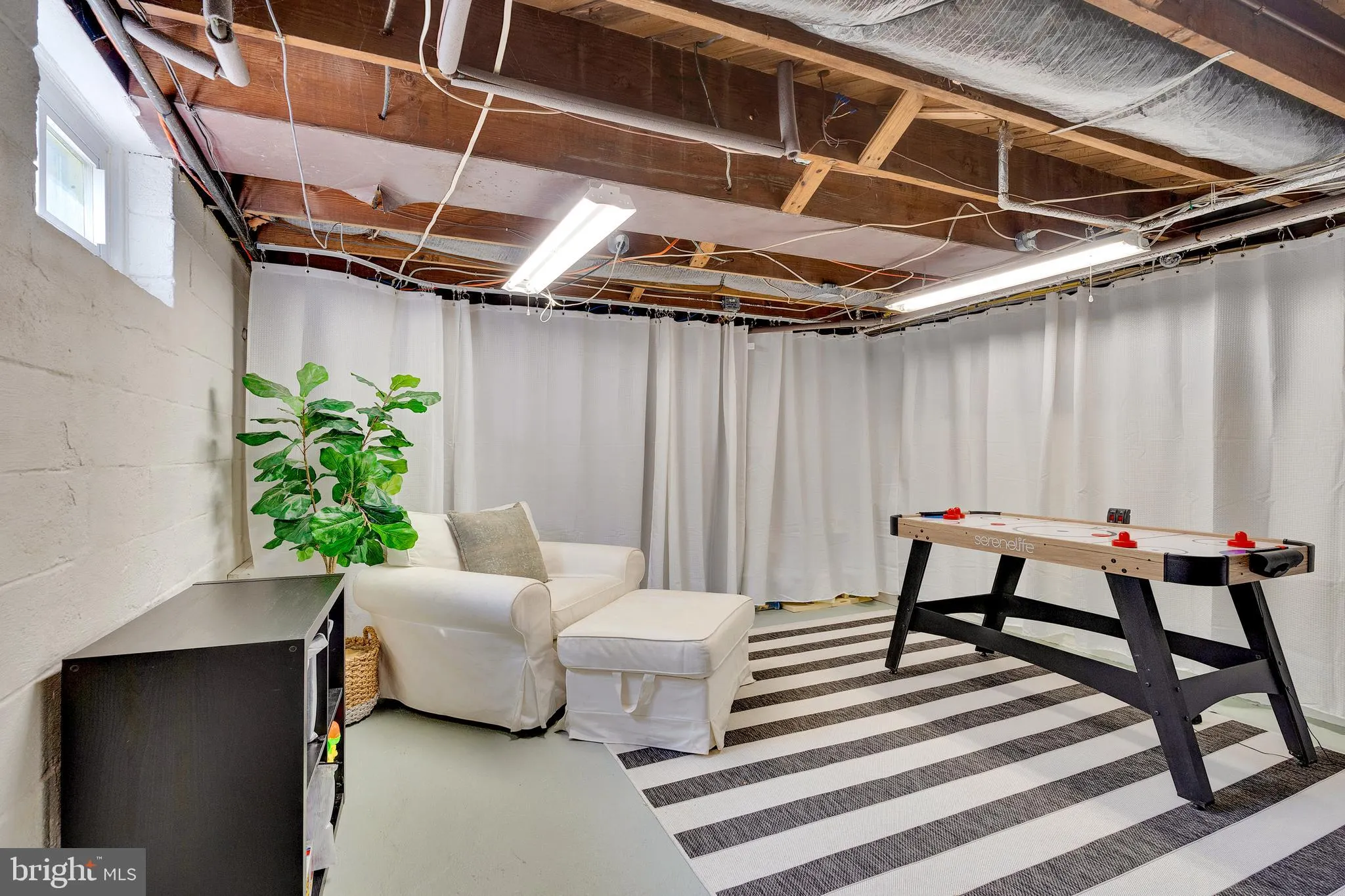 Flourtown, Pennsylvania 19031, United States, 4 Bedrooms Bedrooms, ,2 BathroomsBathrooms,Residential,Pending,211887