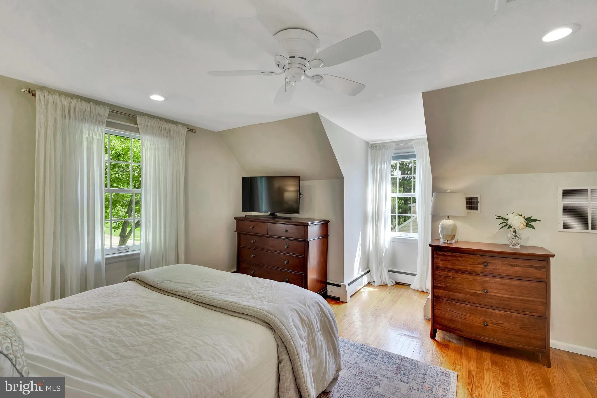 Flourtown, Pennsylvania 19031, United States, 4 Bedrooms Bedrooms, ,2 BathroomsBathrooms,Residential,Pending,211887