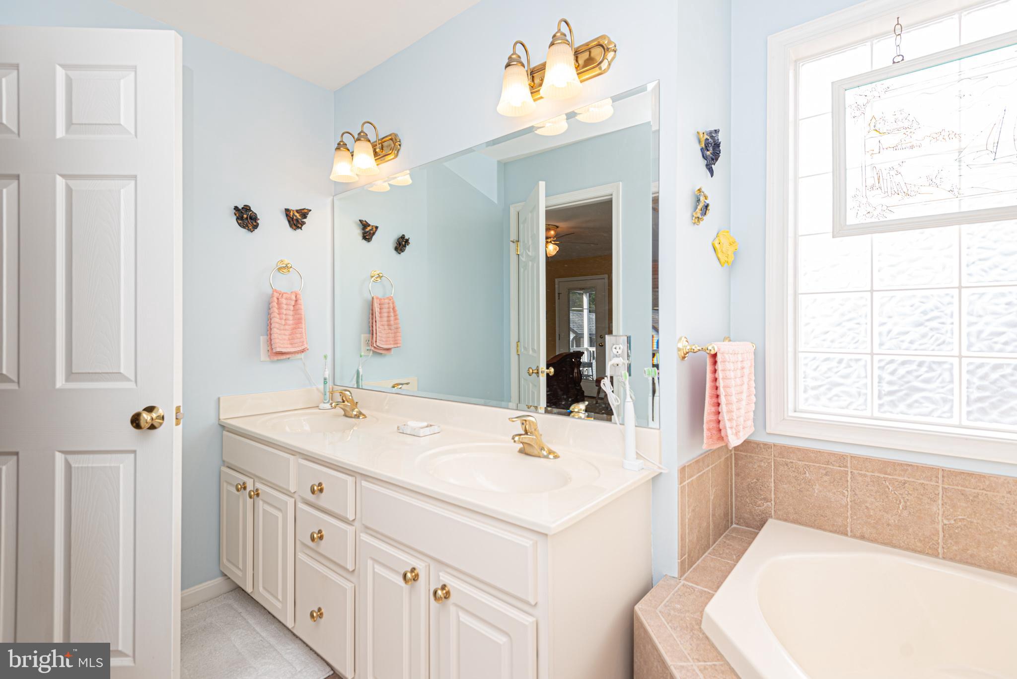 BUTTERCUP COURT - Residential