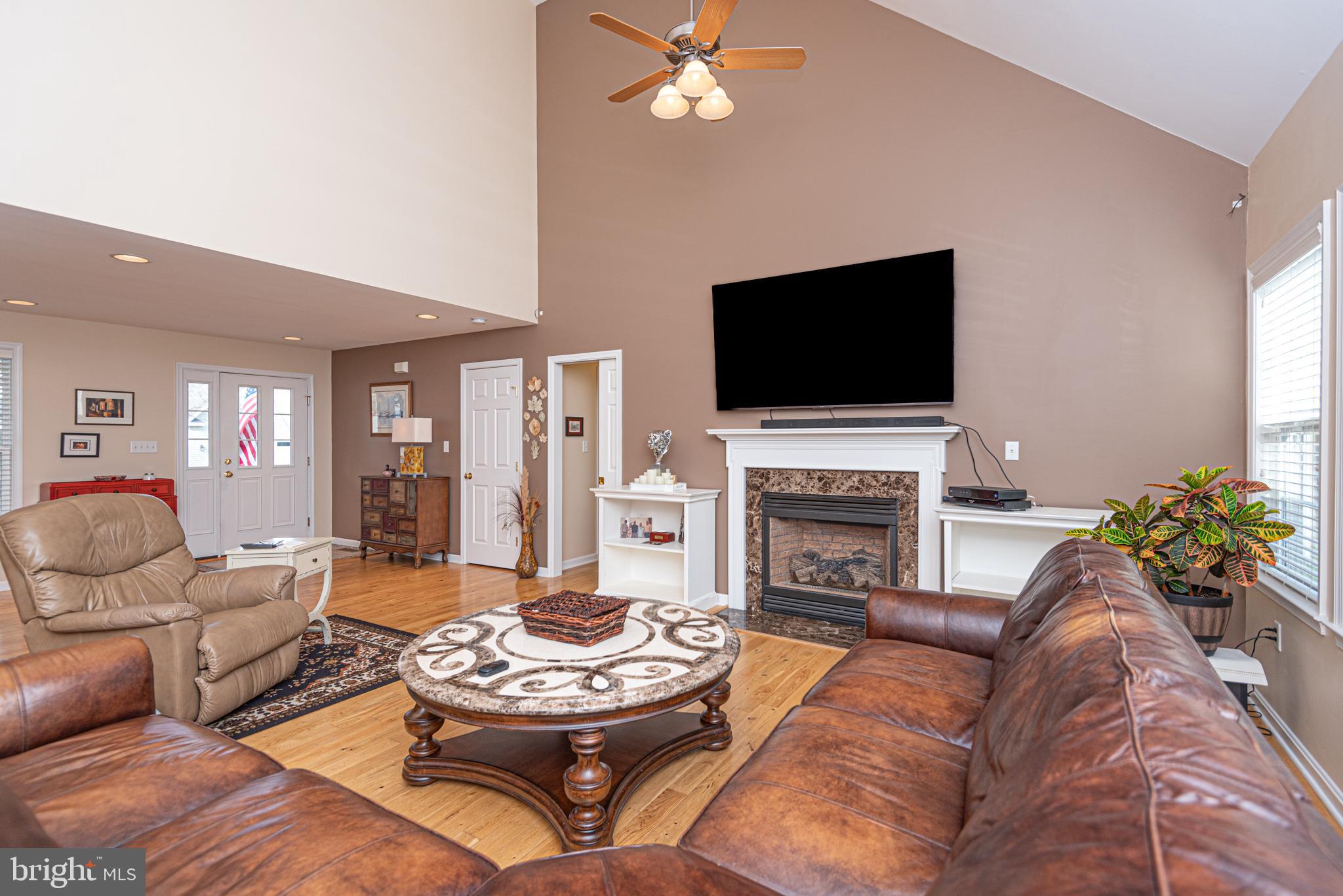 BUTTERCUP COURT - Residential