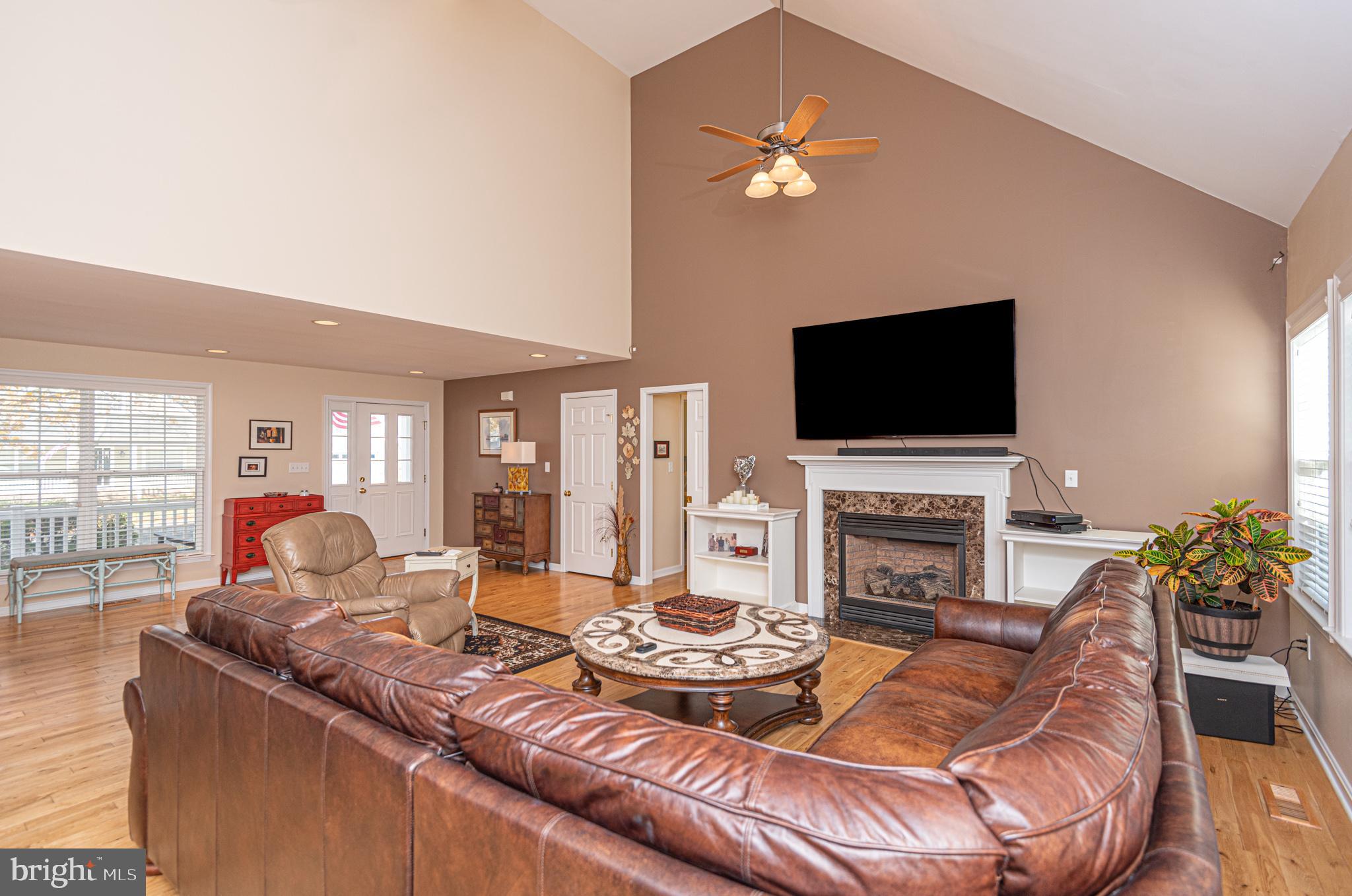 BUTTERCUP COURT - Residential