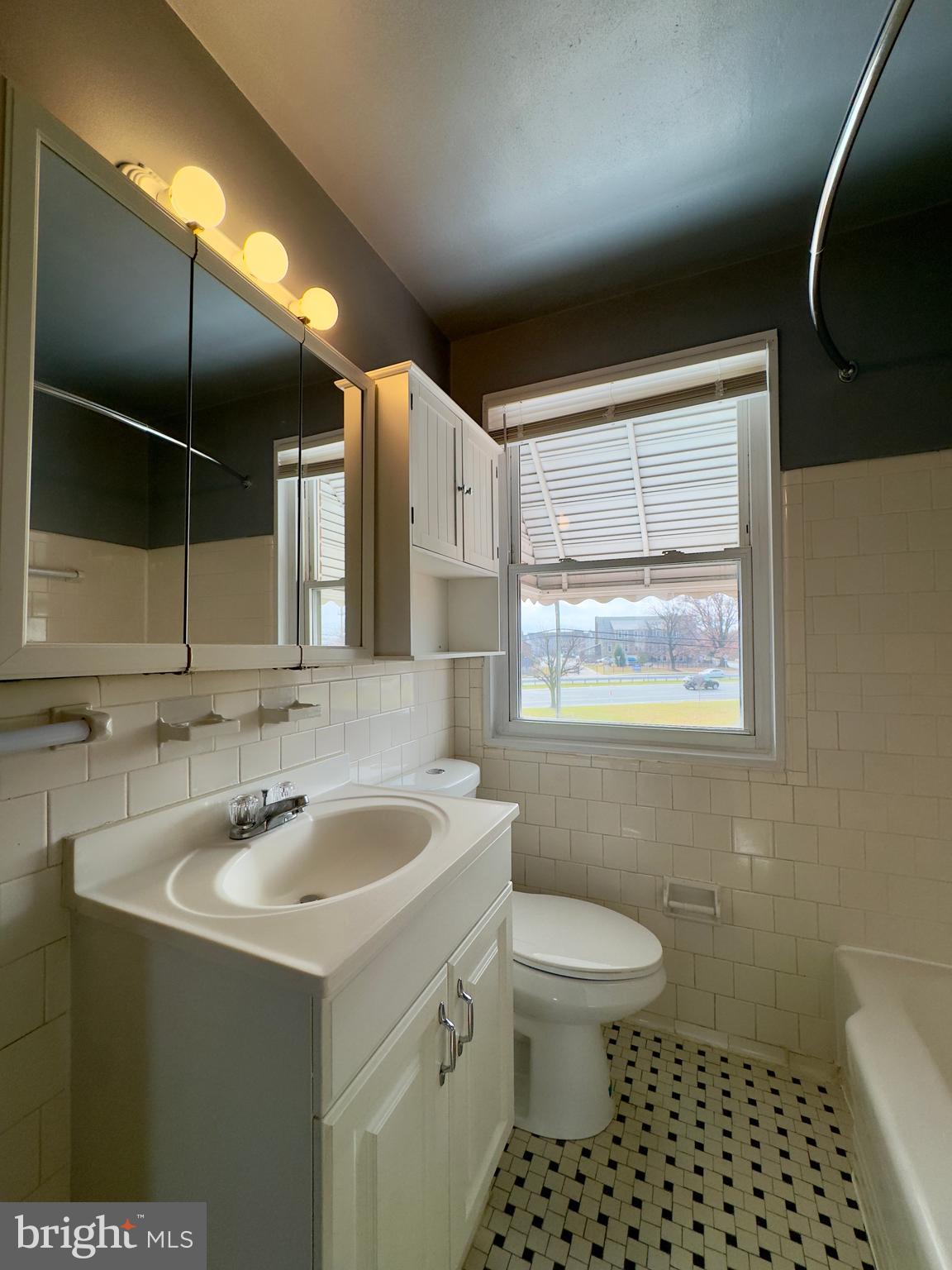 WEST EDMONDALE - Residential Lease