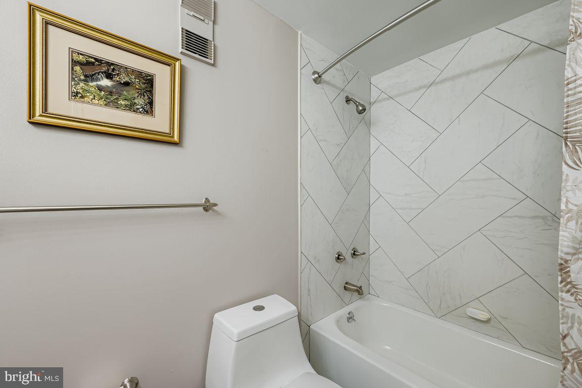 HARBOR EAST - Residential
