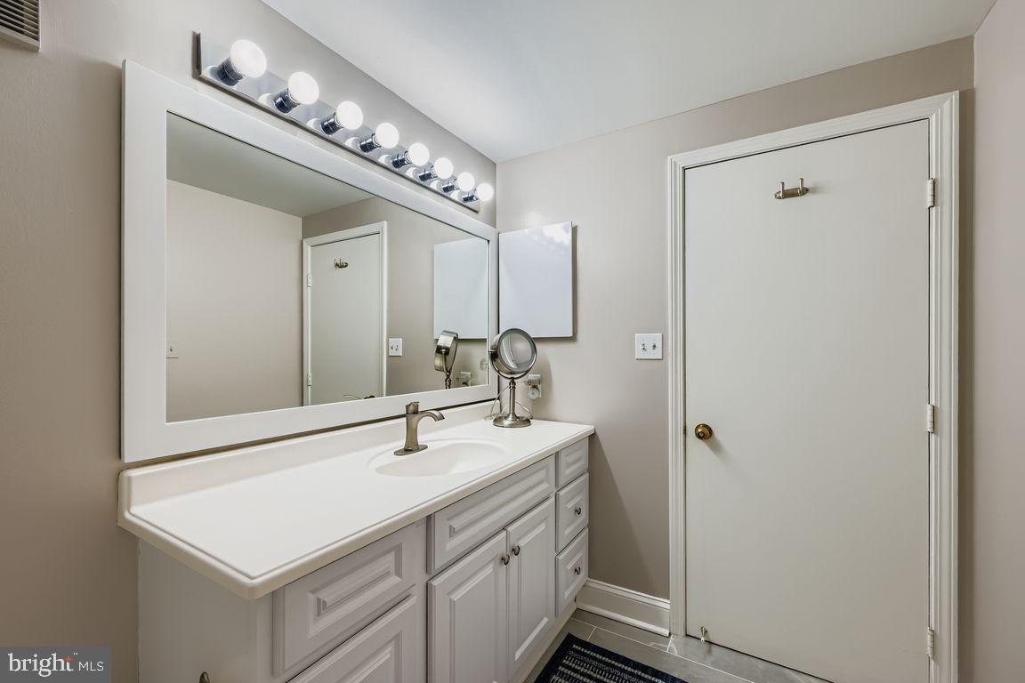 HARBOR EAST - Residential