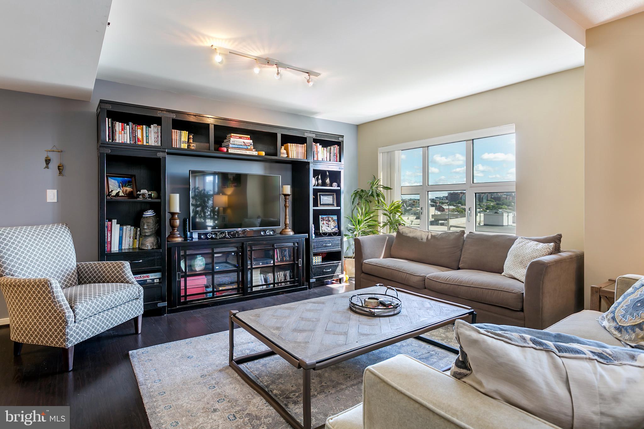 HARBOR EAST - Residential
