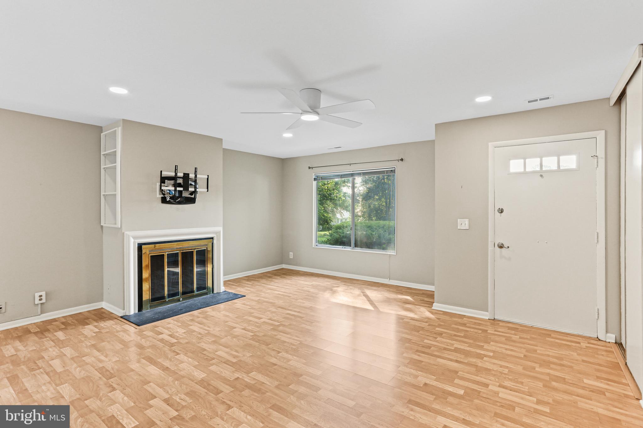 LEISURE WORLD - Residential