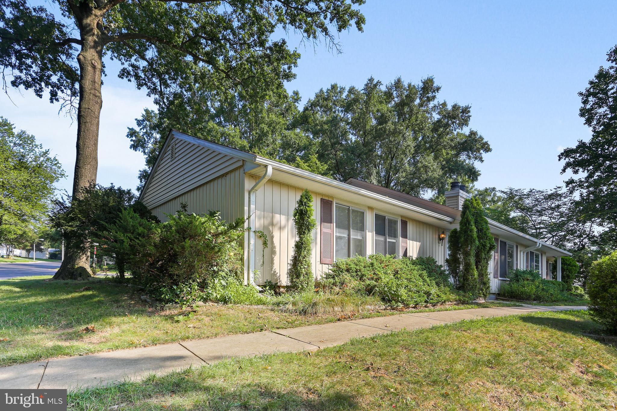 LEISURE WORLD - Residential