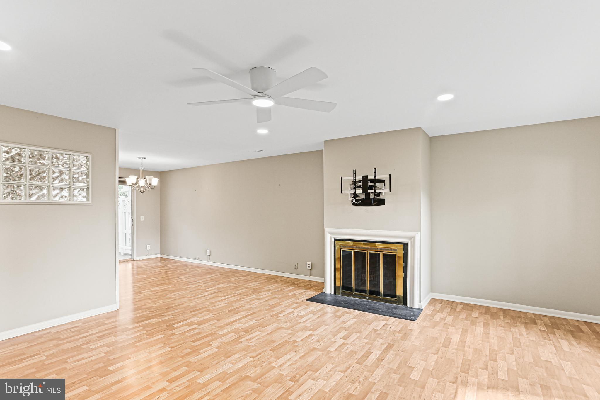 LEISURE WORLD - Residential