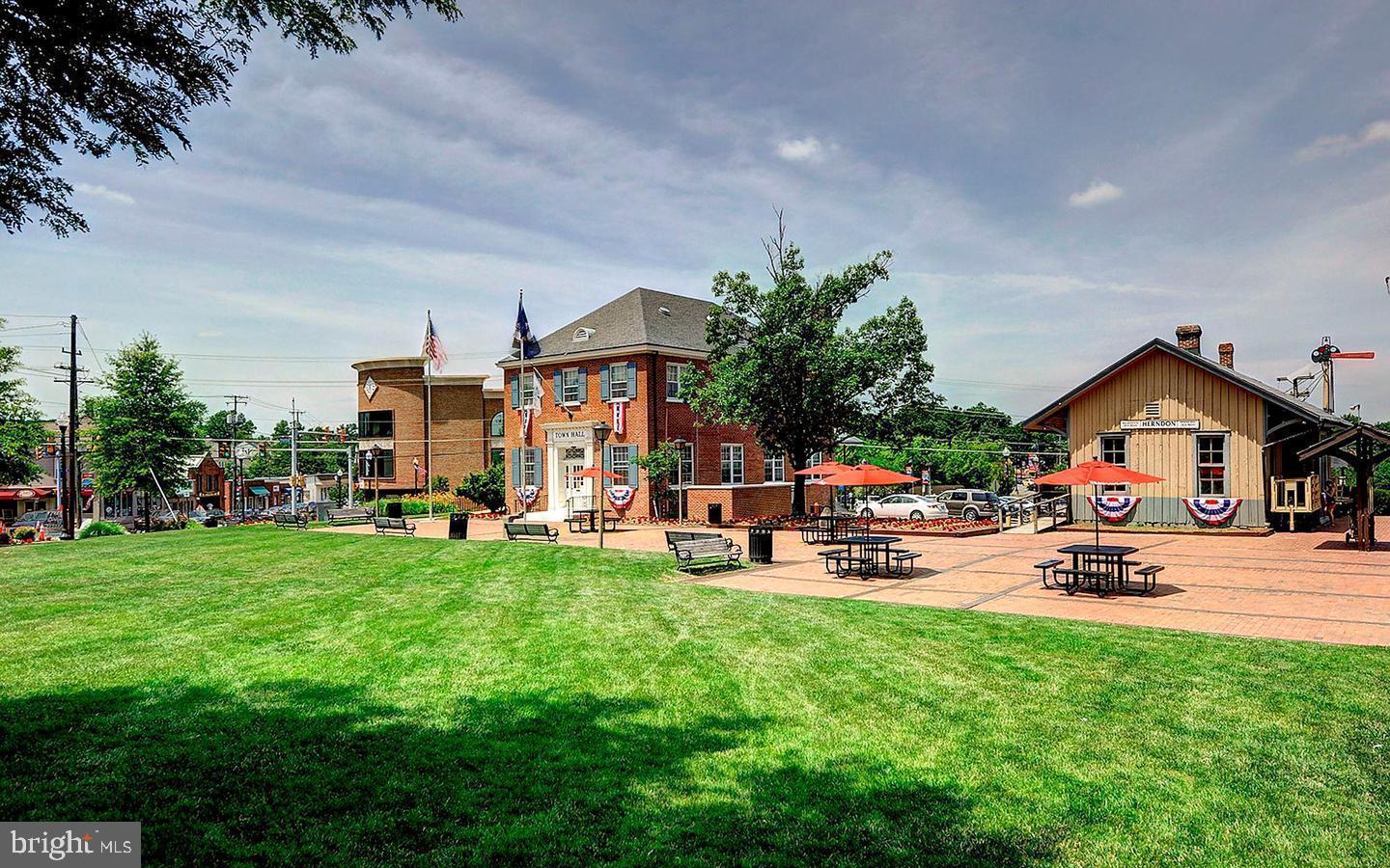 FORTNIGHTLY SQUARE - Residential