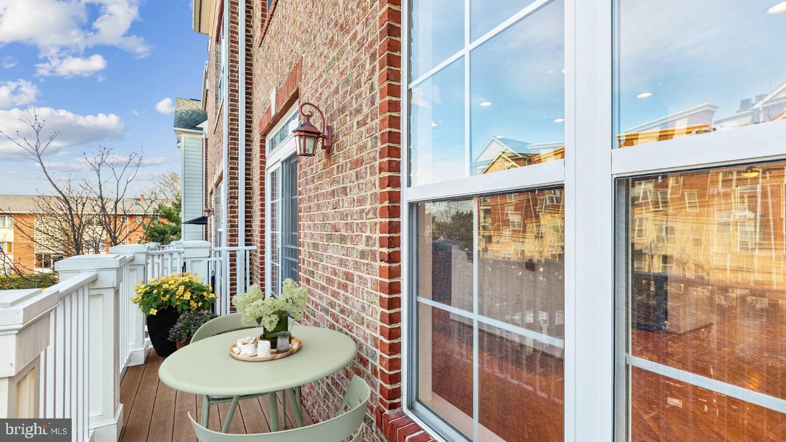 FORTNIGHTLY SQUARE - Residential