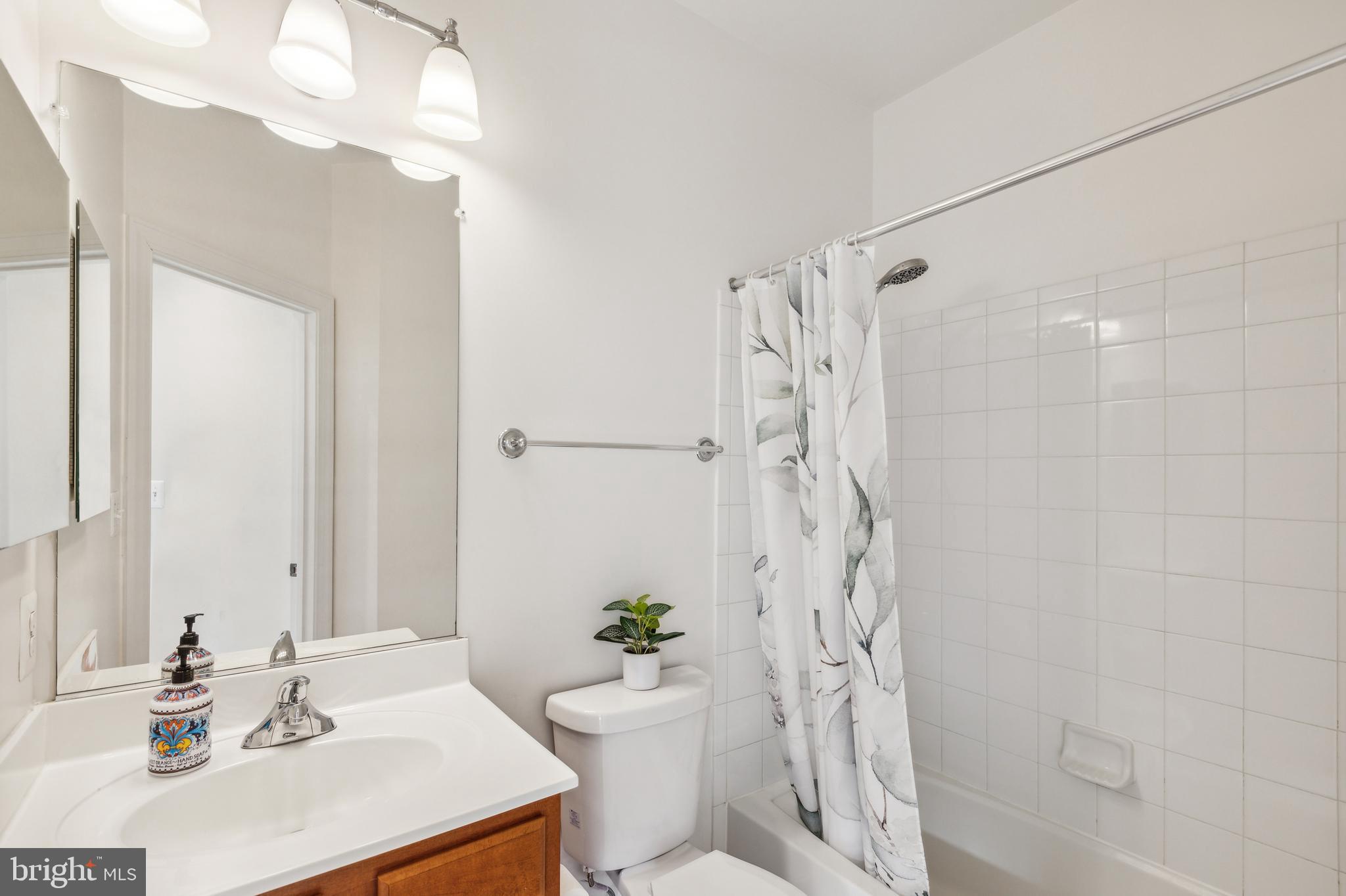 FORTNIGHTLY SQUARE - Residential