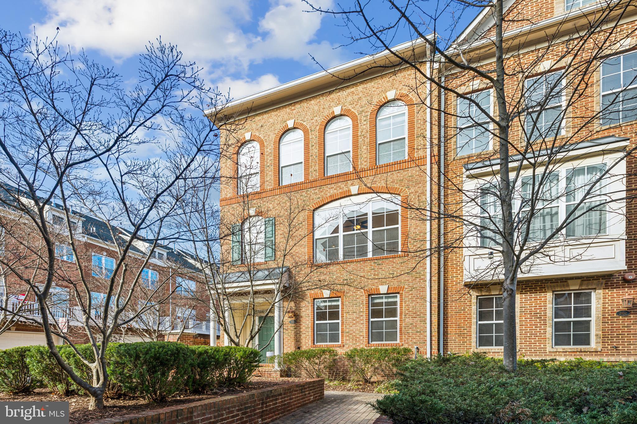 FORTNIGHTLY SQUARE - Residential