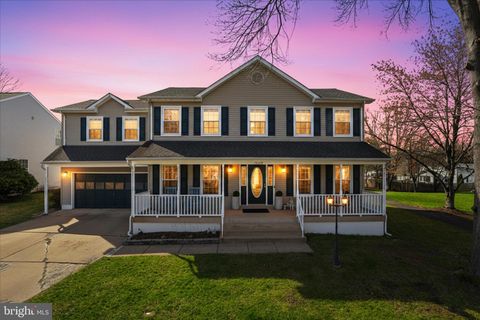 Photo of 10410 Labrador Loop, MANASSAS, VA 20112 (MLS # VAPW2114766)