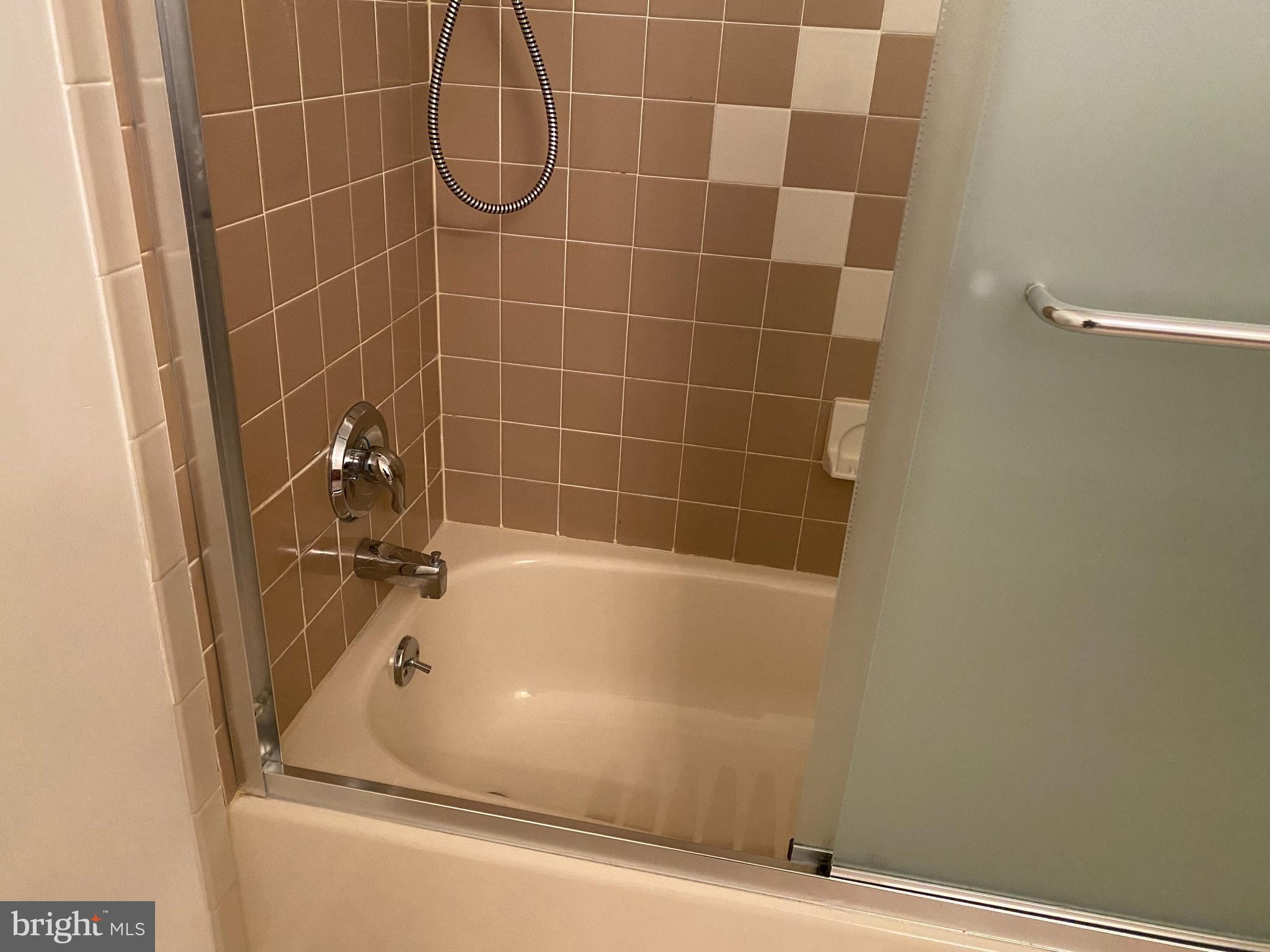 LYNNBROOK - Residential Lease