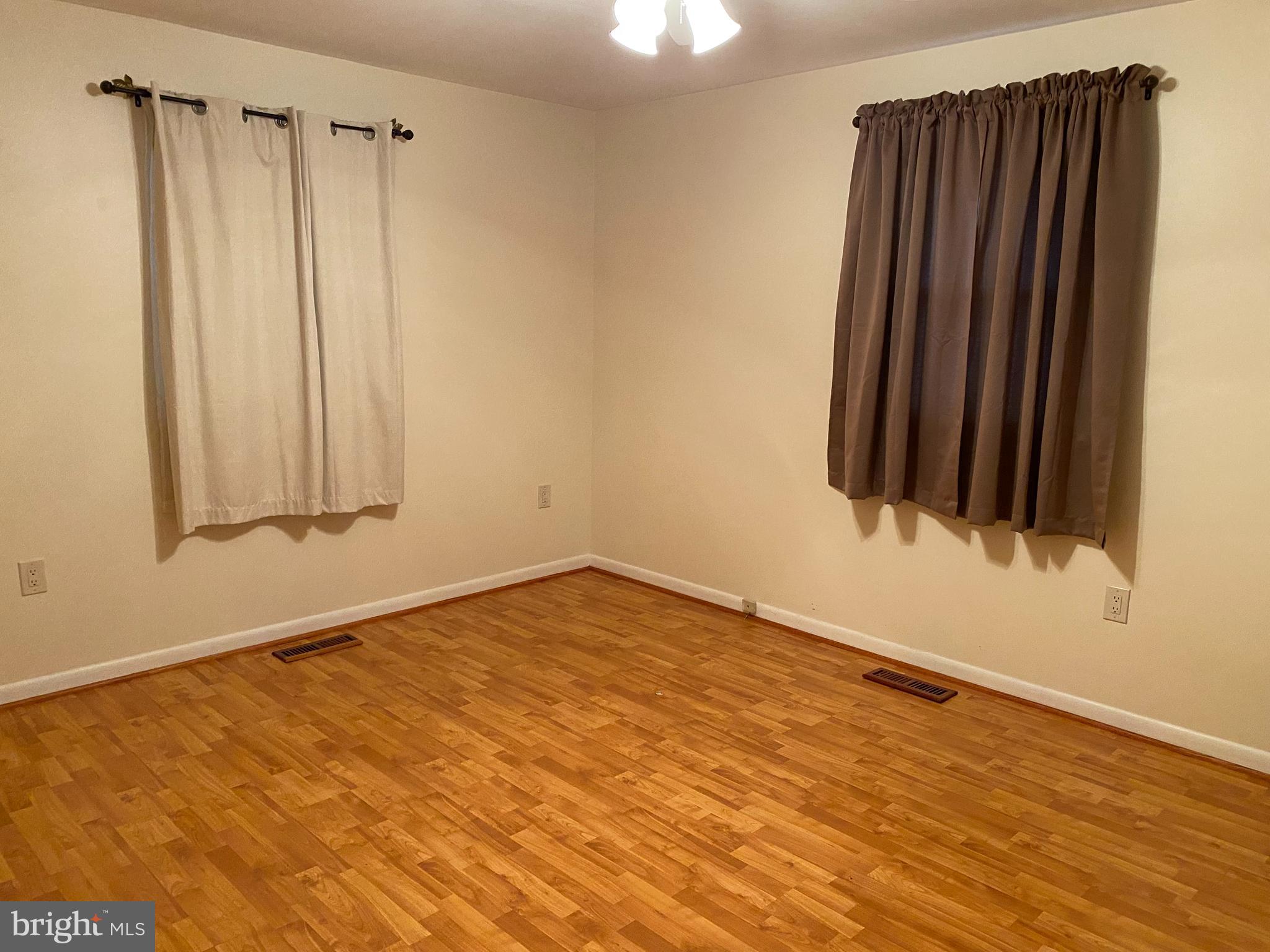 LYNNBROOK - Residential Lease