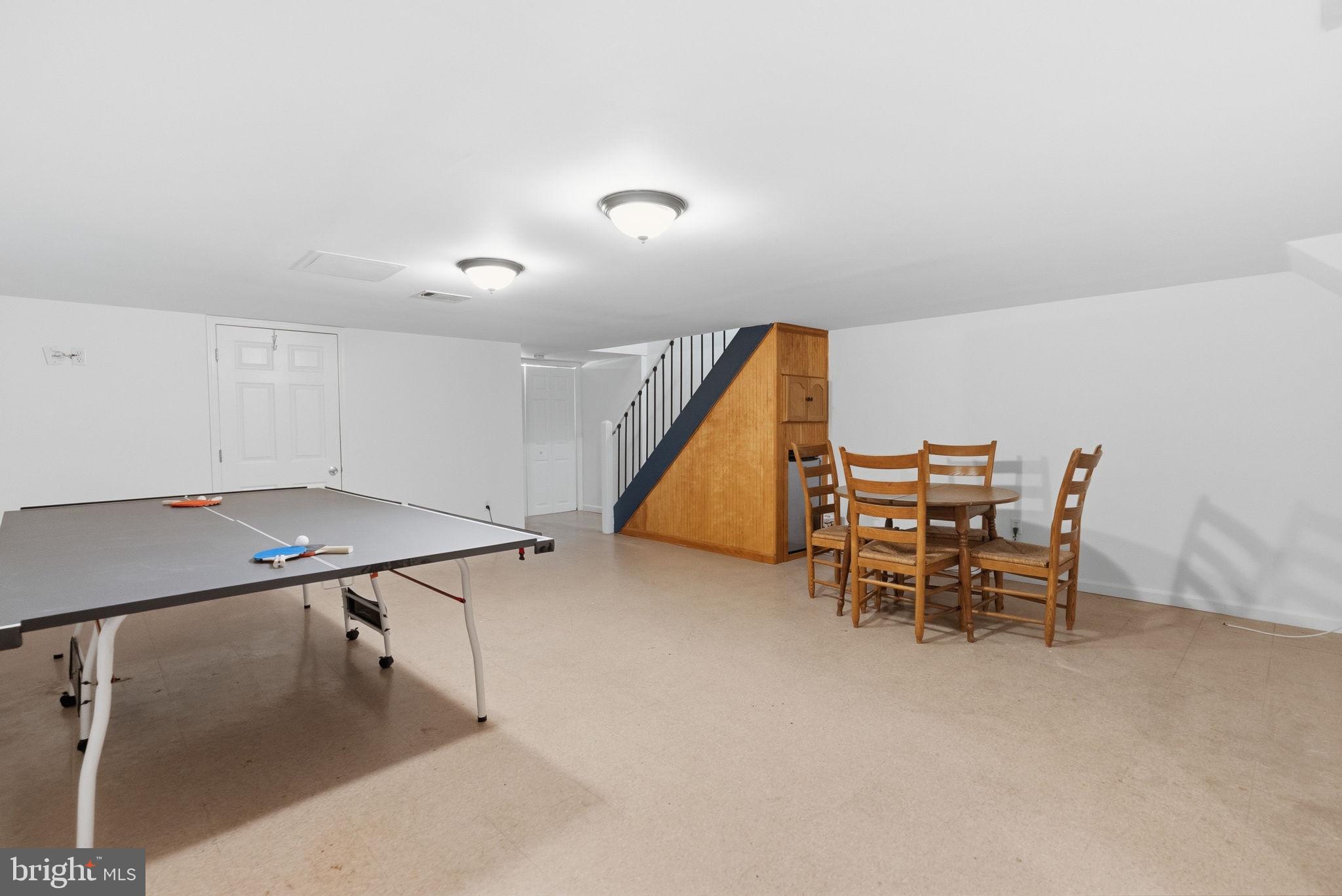 TRENT MANOR - Residential