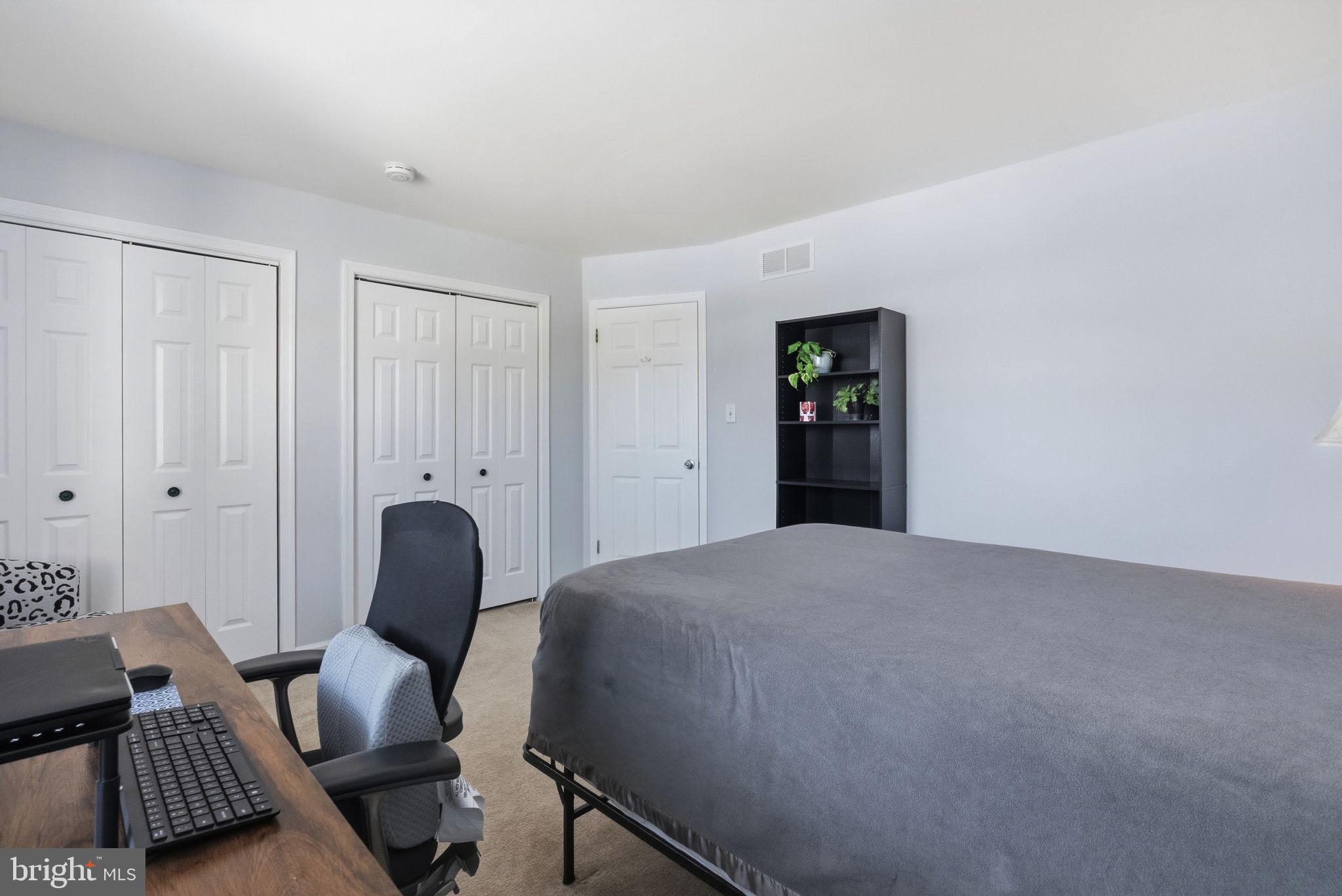 TRENT MANOR - Residential