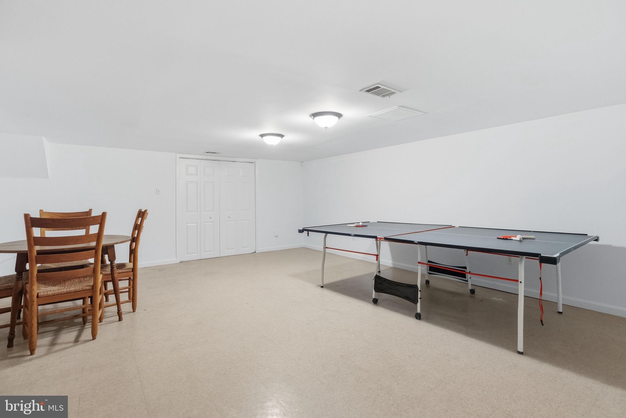 TRENT MANOR - Residential