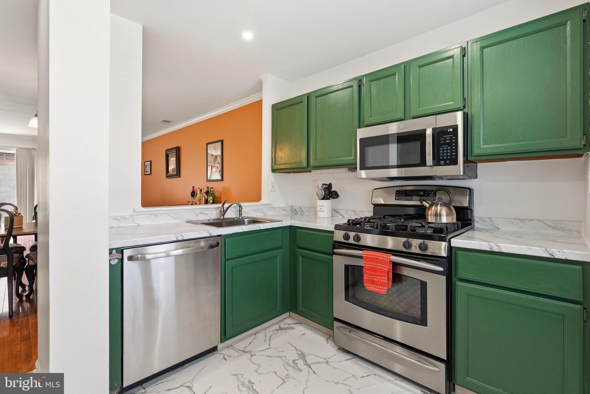 TRENT MANOR - Residential