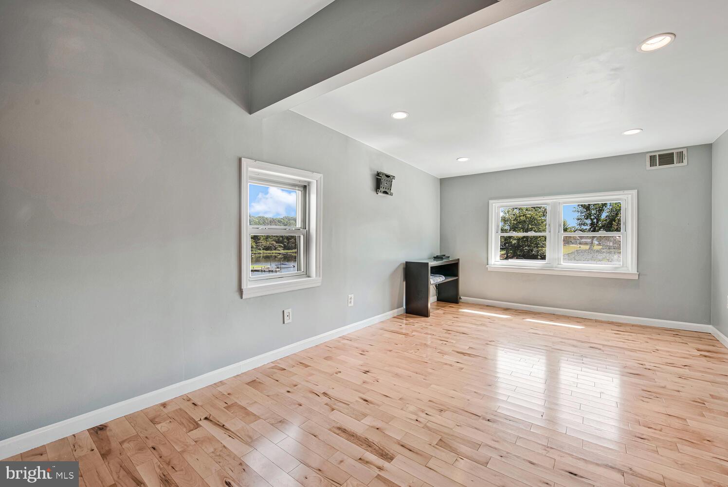 LAKE SHORE - Residential