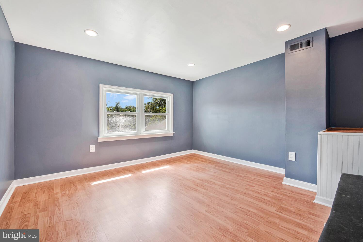 LAKE SHORE - Residential