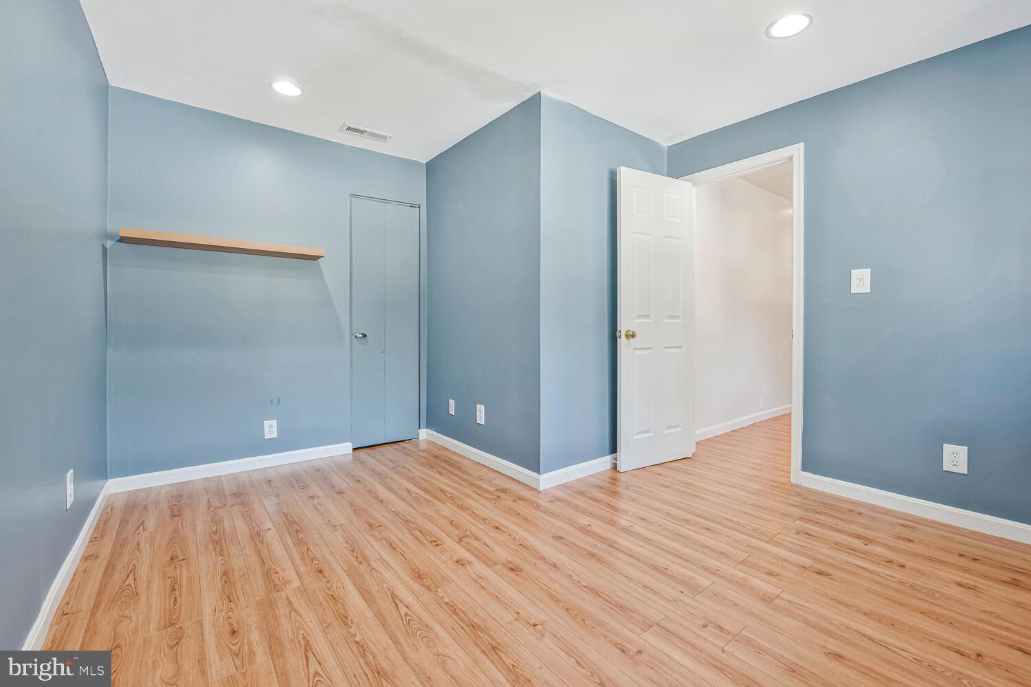 LAKE SHORE - Residential