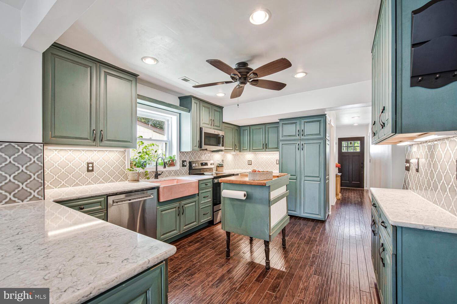 LAKE SHORE - Residential