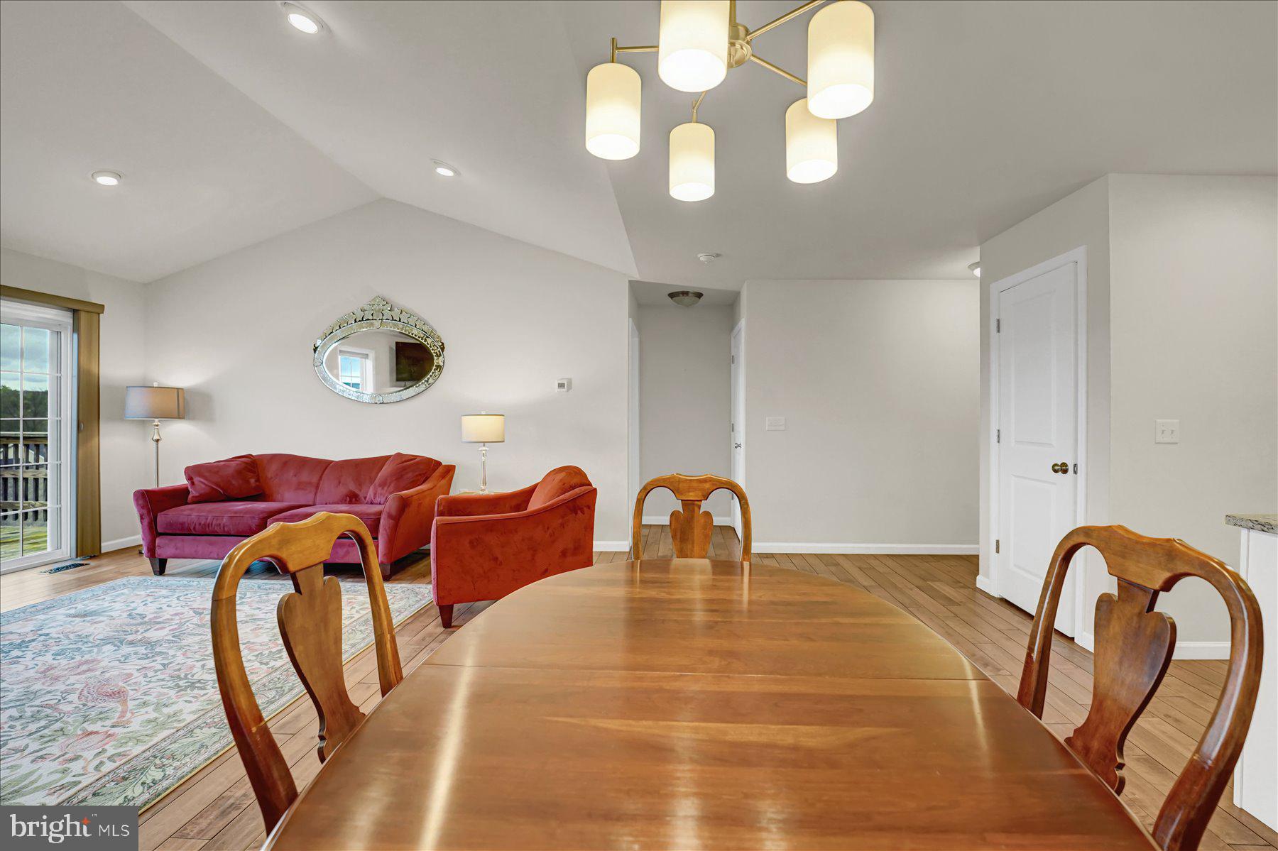 THE MEWS AT BURNHAM FARMS - Residential