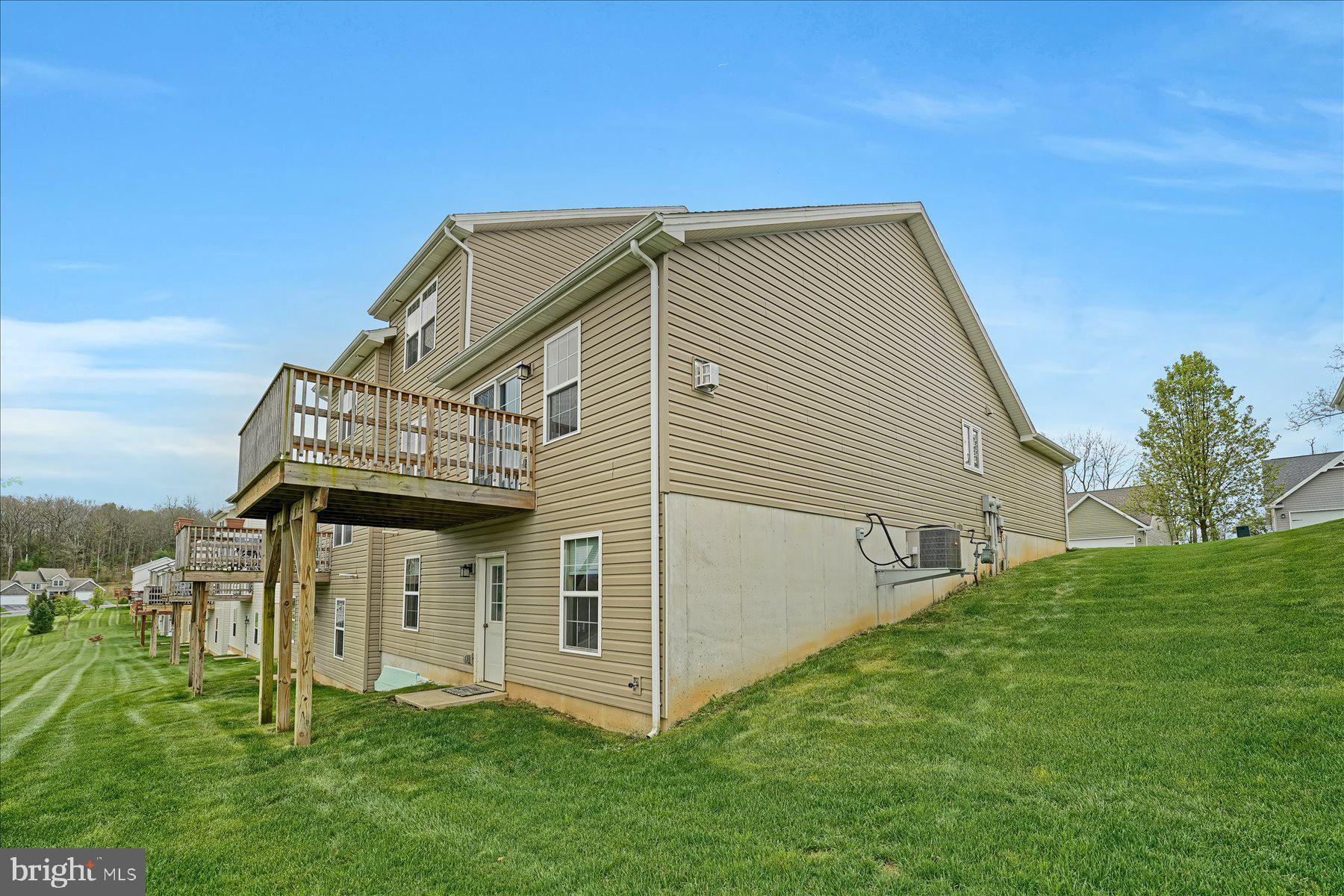 THE MEWS AT BURNHAM FARMS - Residential