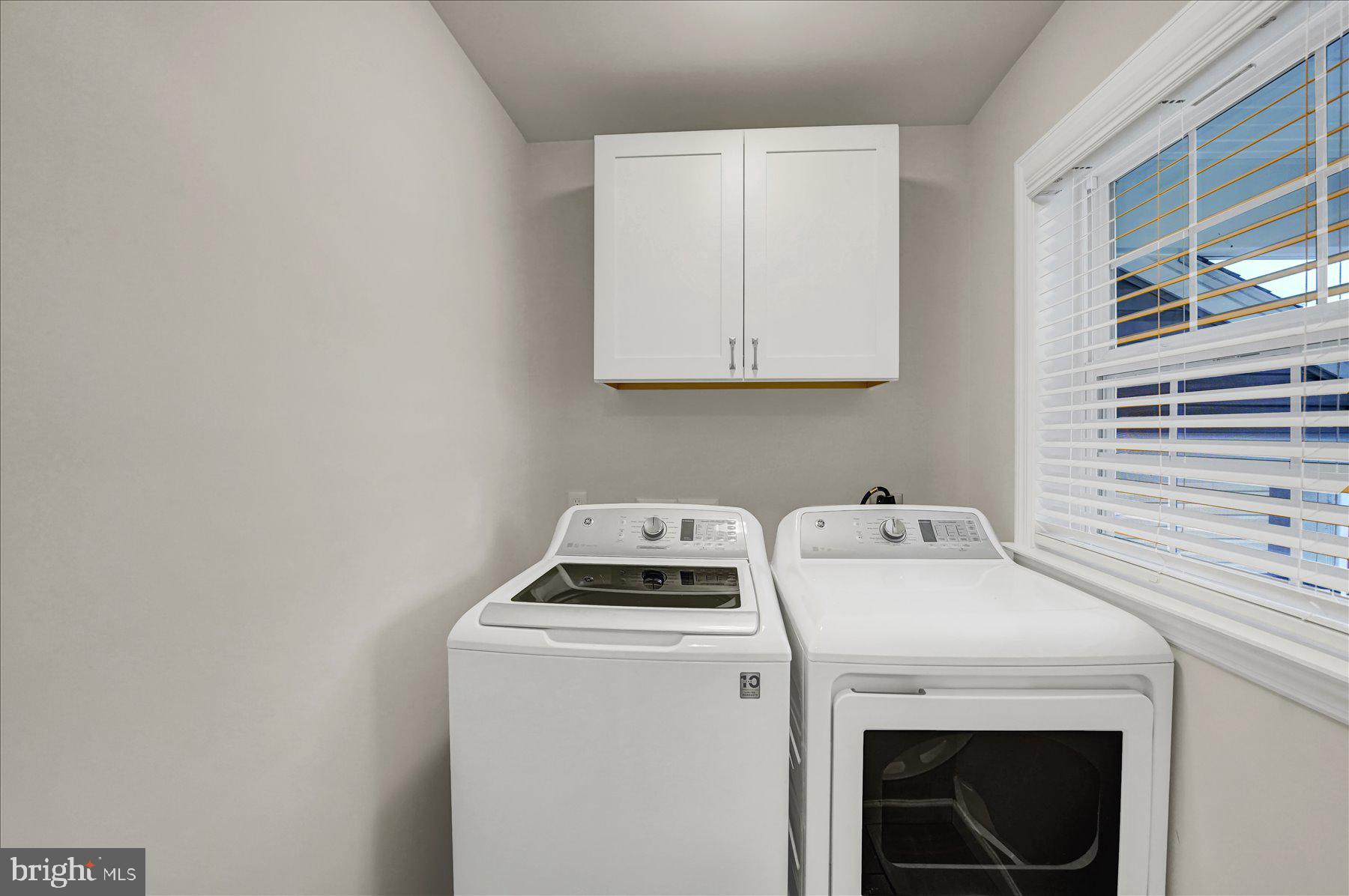 THE MEWS AT BURNHAM FARMS - Residential