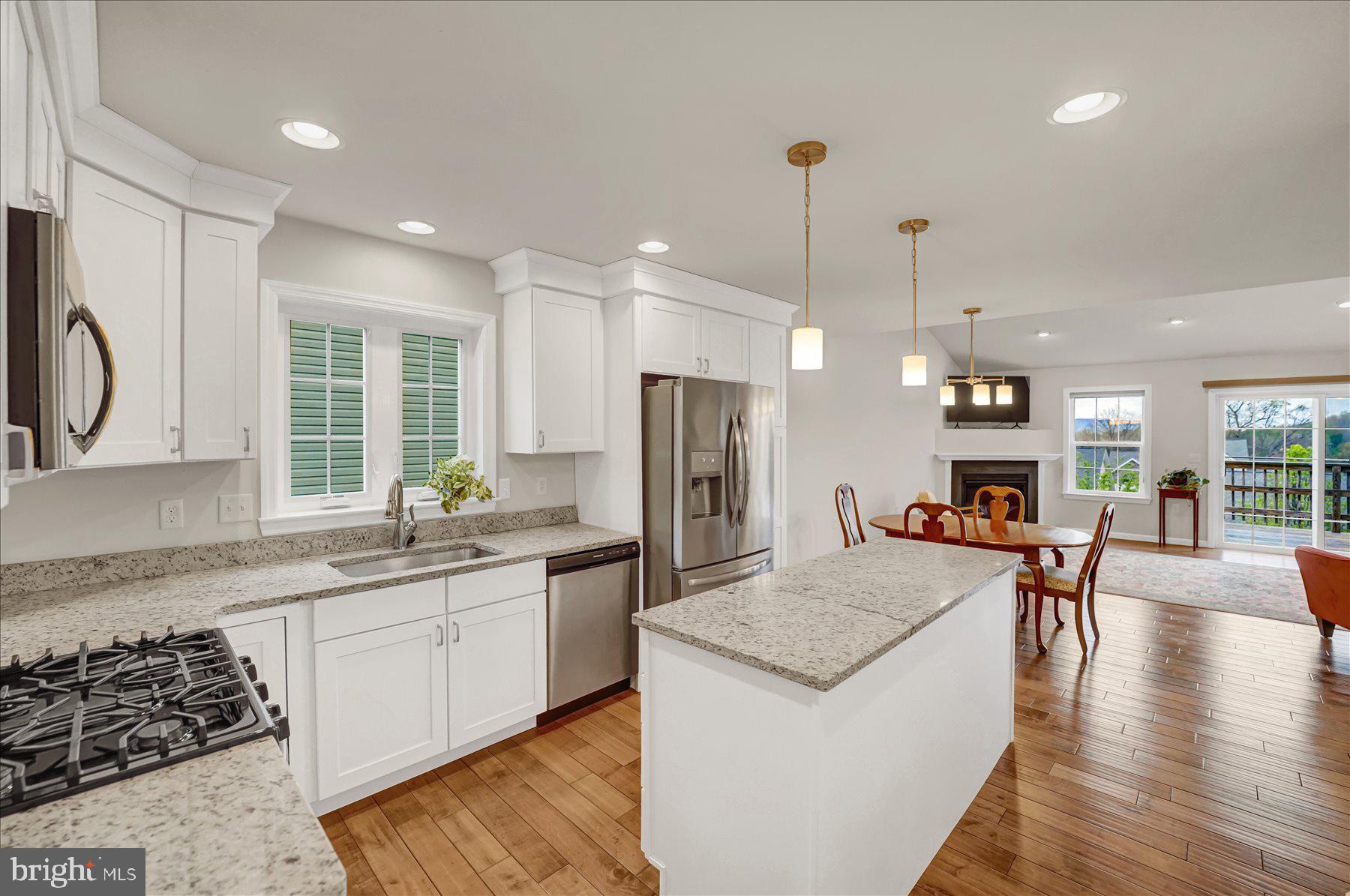 THE MEWS AT BURNHAM FARMS - Residential