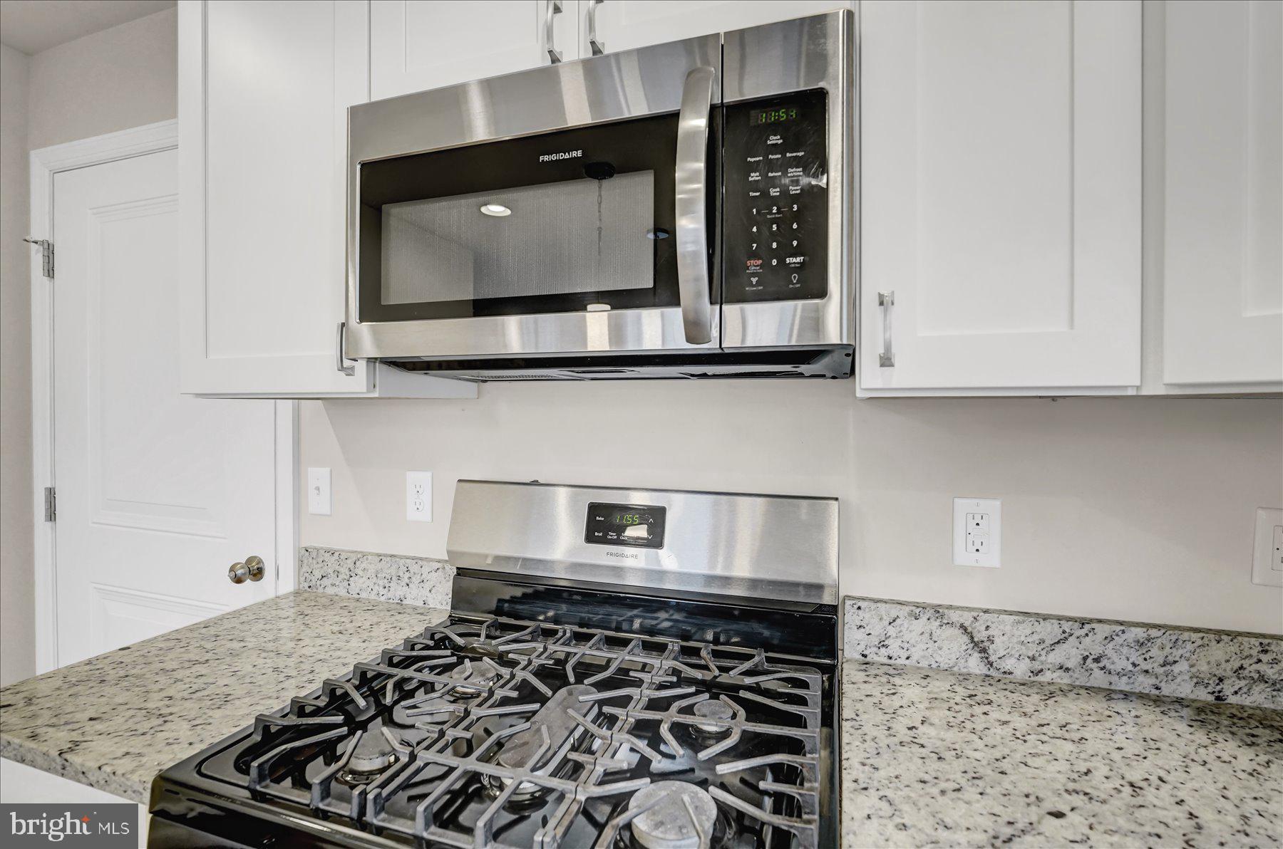 THE MEWS AT BURNHAM FARMS - Residential