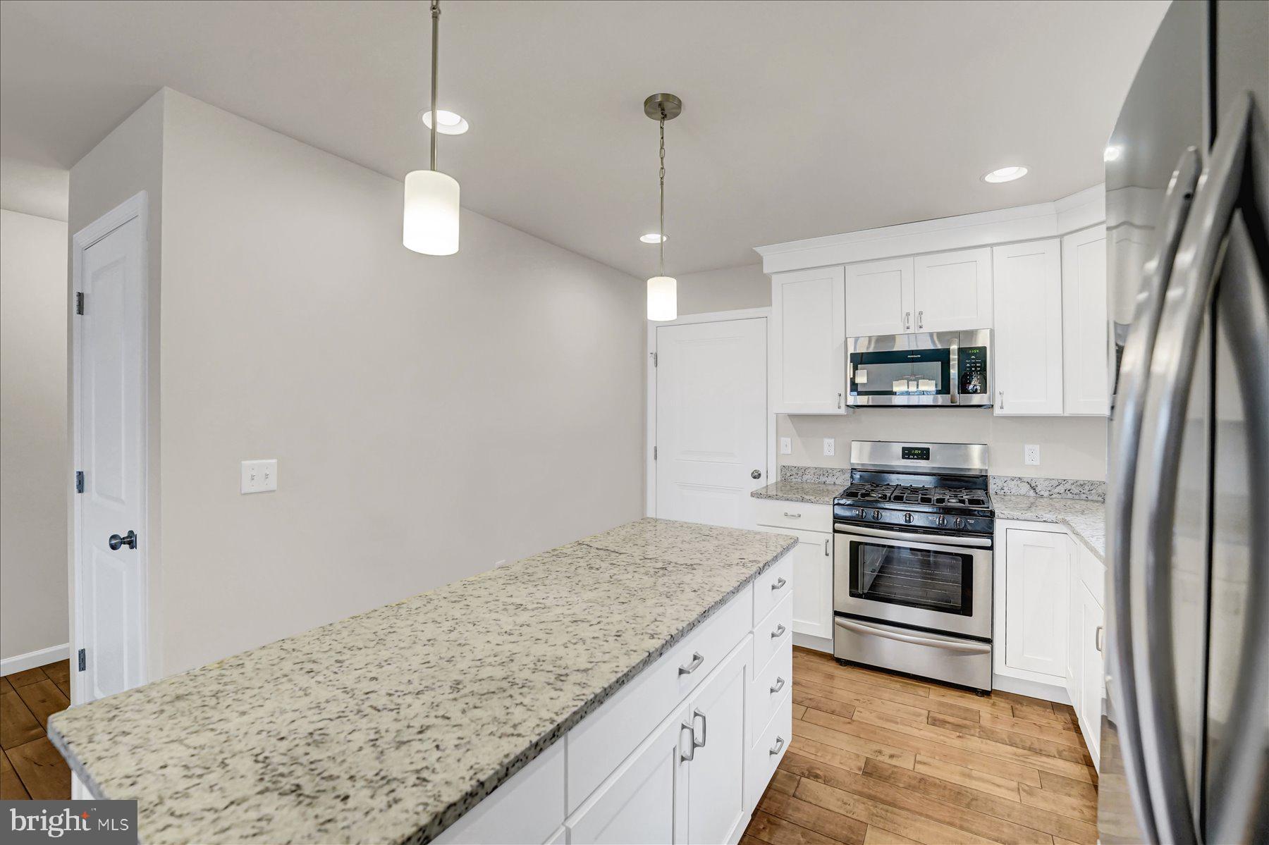 THE MEWS AT BURNHAM FARMS - Residential