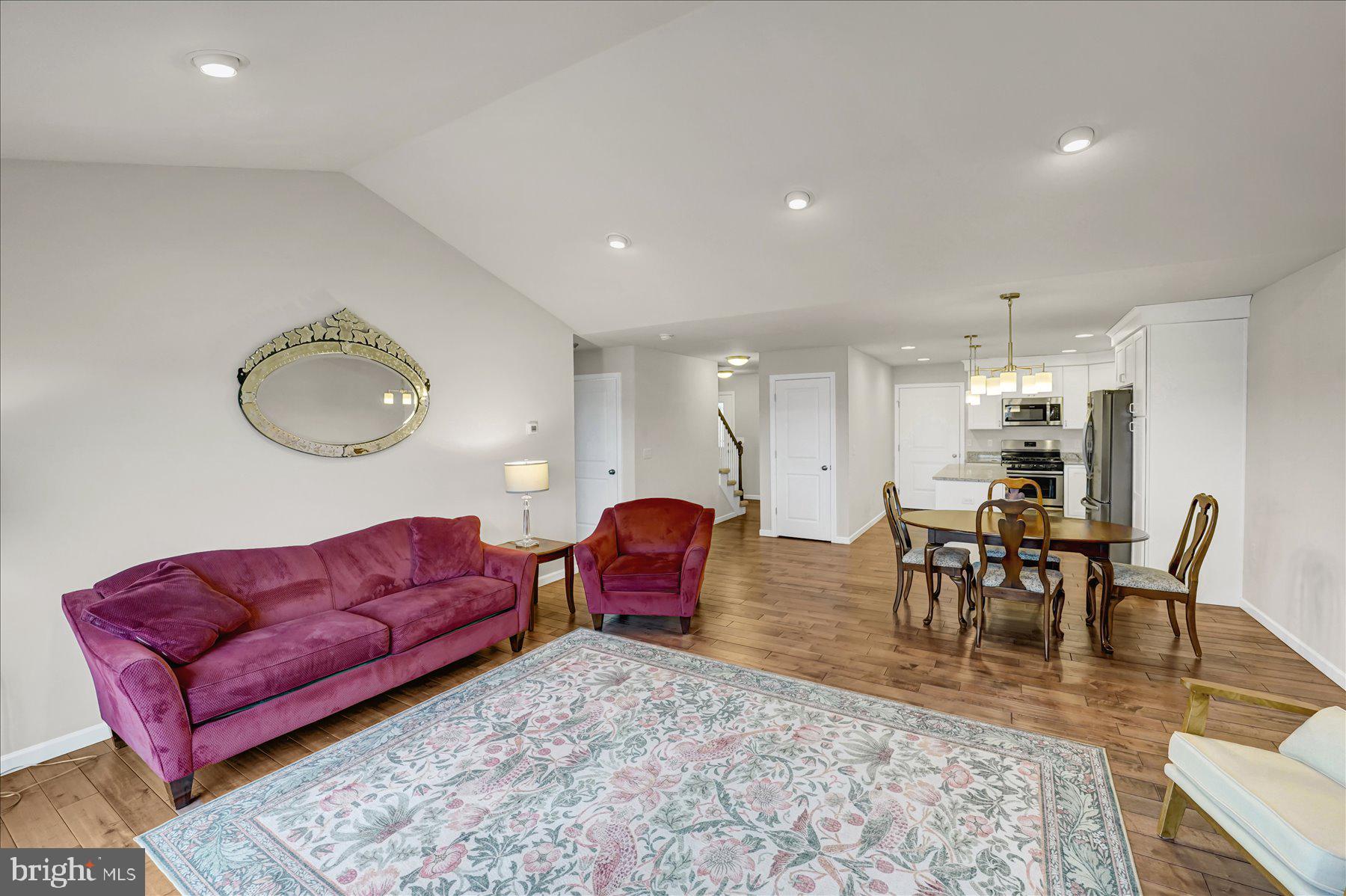 THE MEWS AT BURNHAM FARMS - Residential