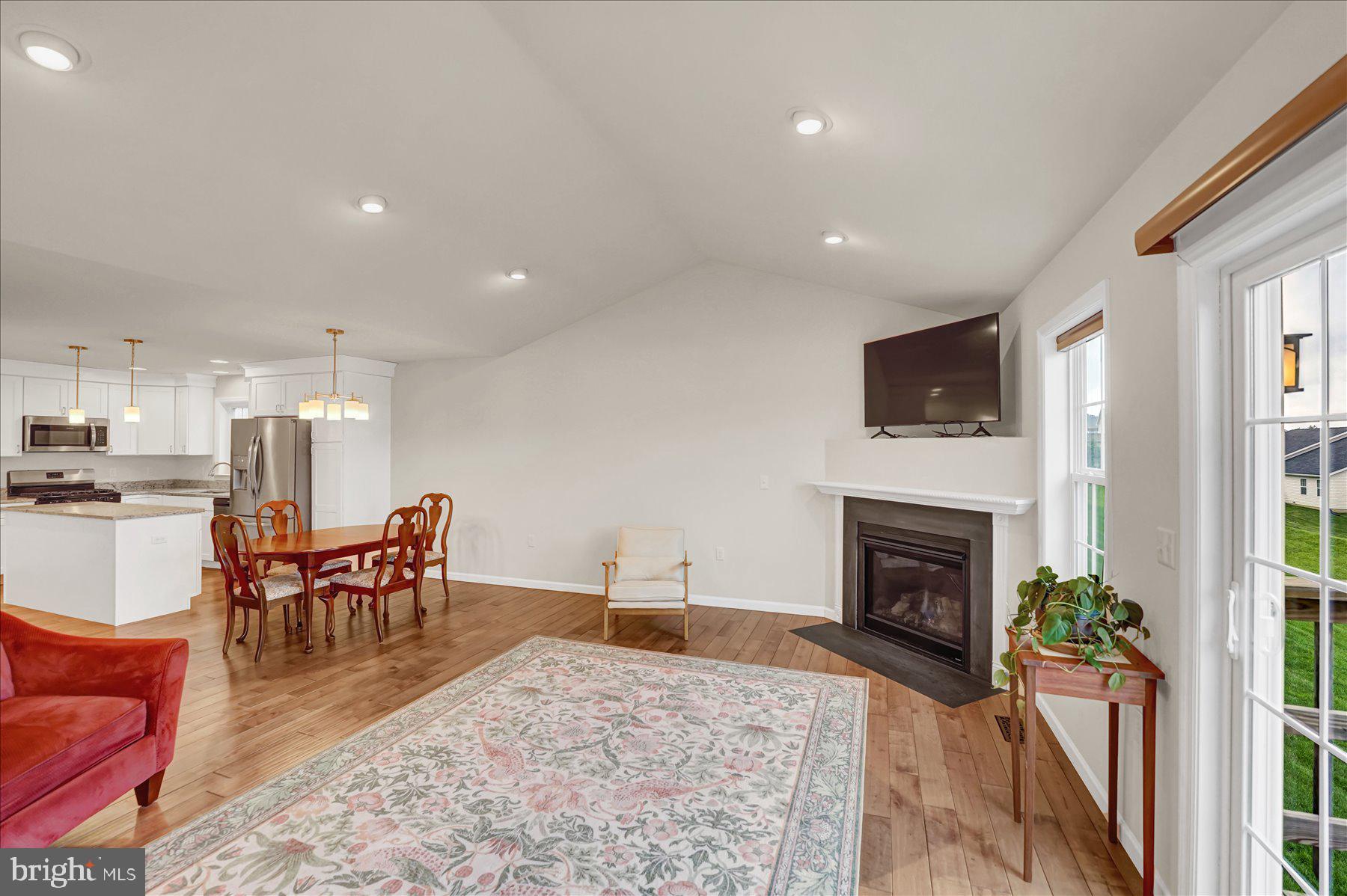 THE MEWS AT BURNHAM FARMS - Residential