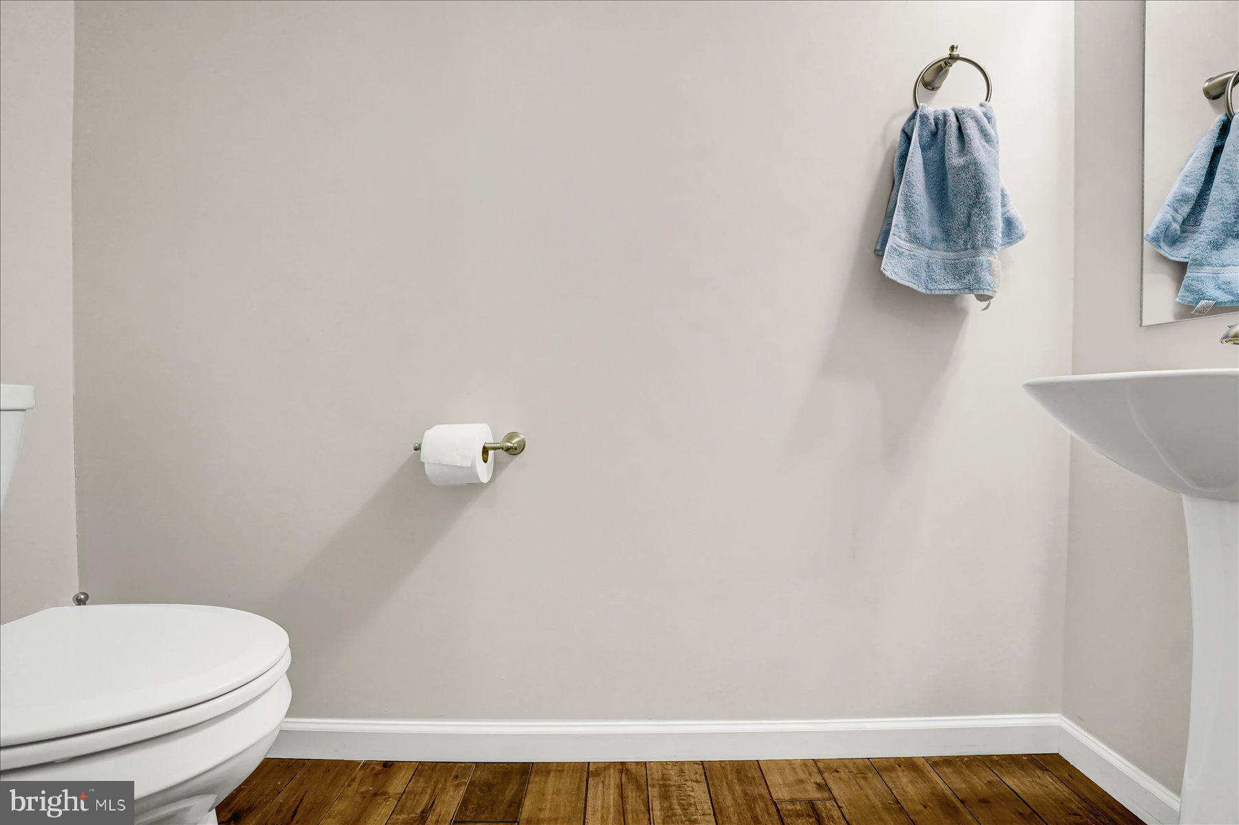 THE MEWS AT BURNHAM FARMS - Residential