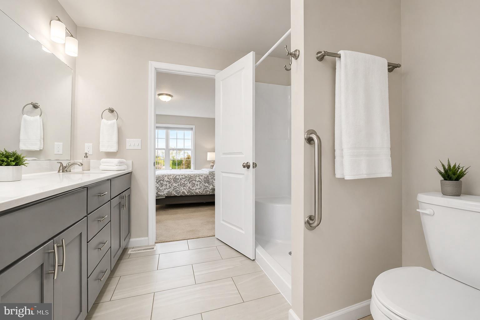 THE MEWS AT BURNHAM FARMS - Residential