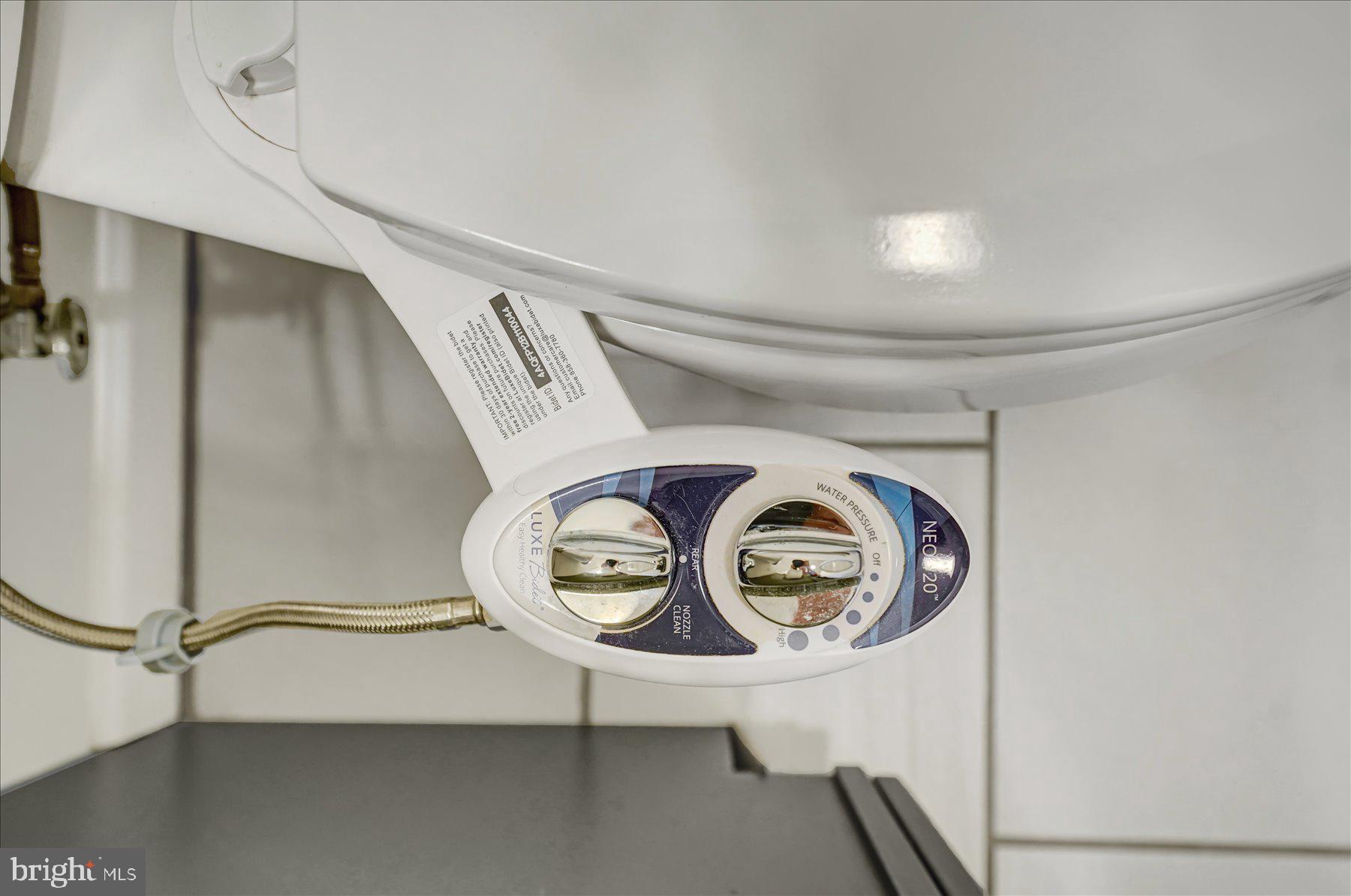 THE MEWS AT BURNHAM FARMS - Residential