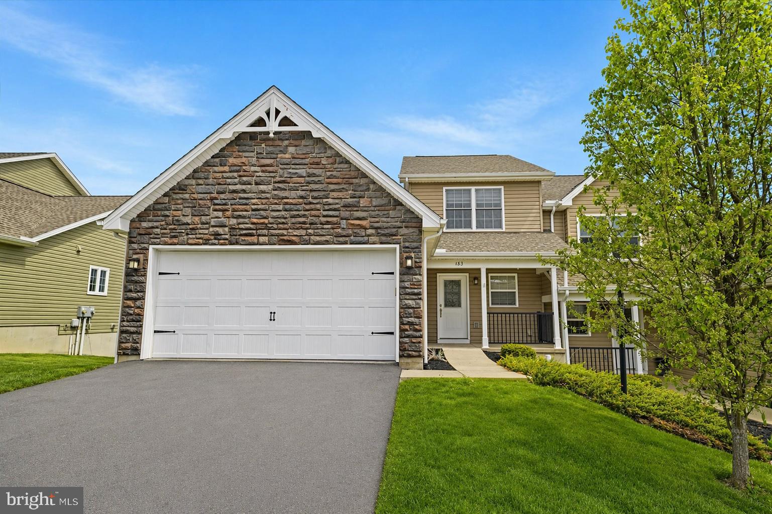 THE MEWS AT BURNHAM FARMS - Residential