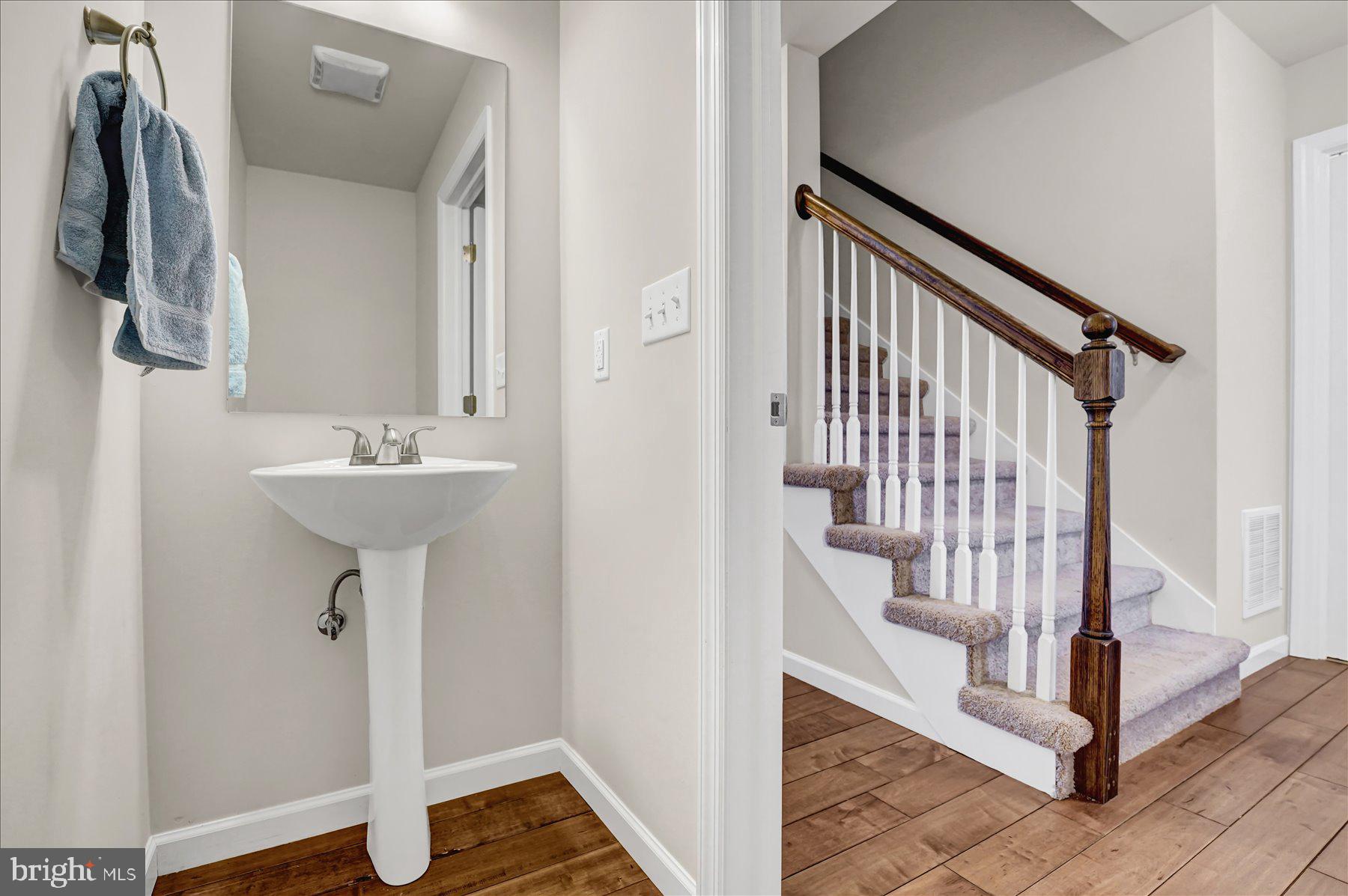 THE MEWS AT BURNHAM FARMS - Residential