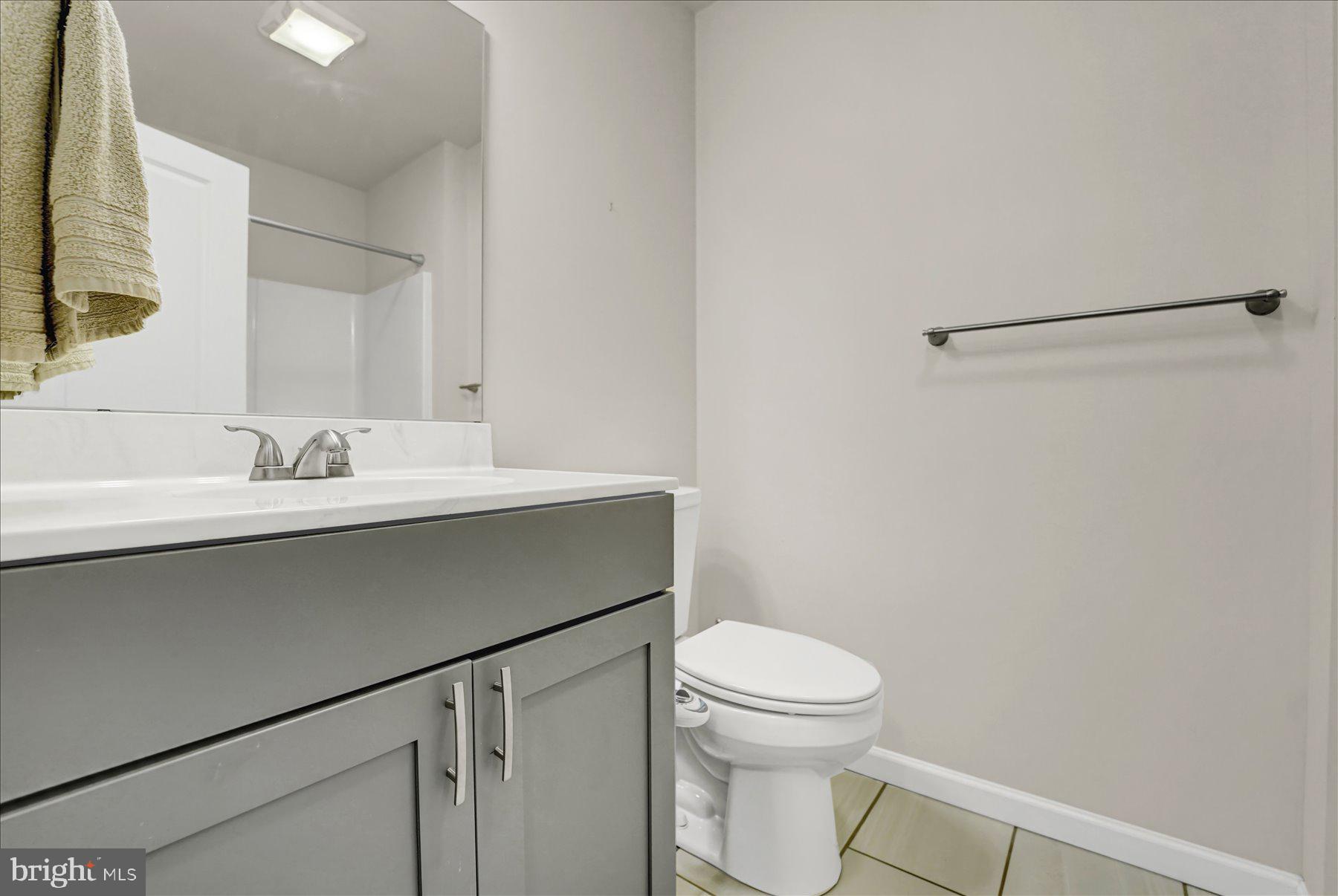 THE MEWS AT BURNHAM FARMS - Residential