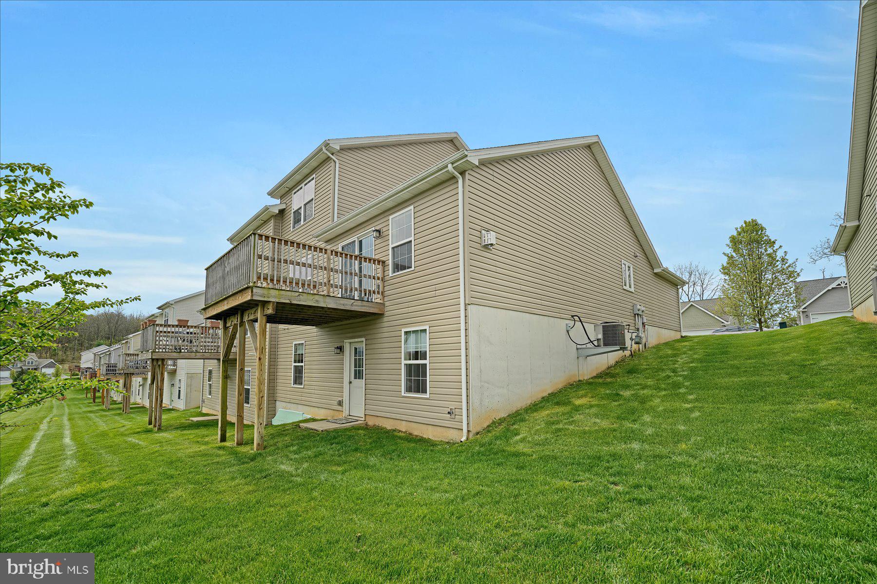THE MEWS AT BURNHAM FARMS - Residential