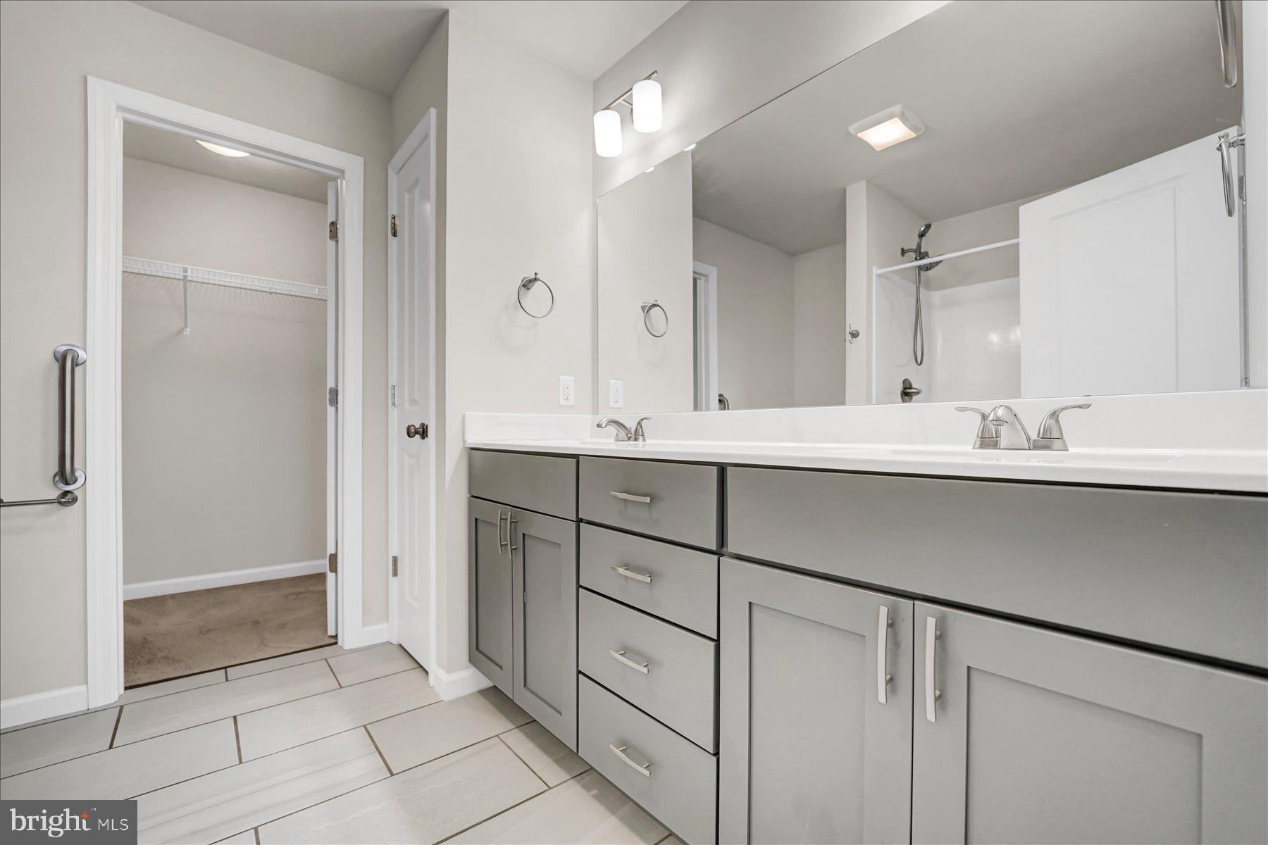 THE MEWS AT BURNHAM FARMS - Residential