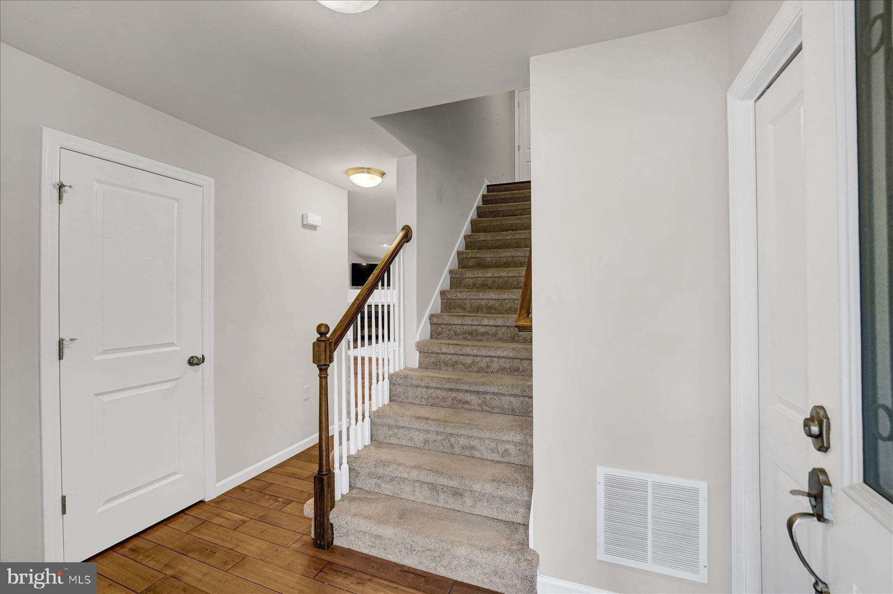 THE MEWS AT BURNHAM FARMS - Residential