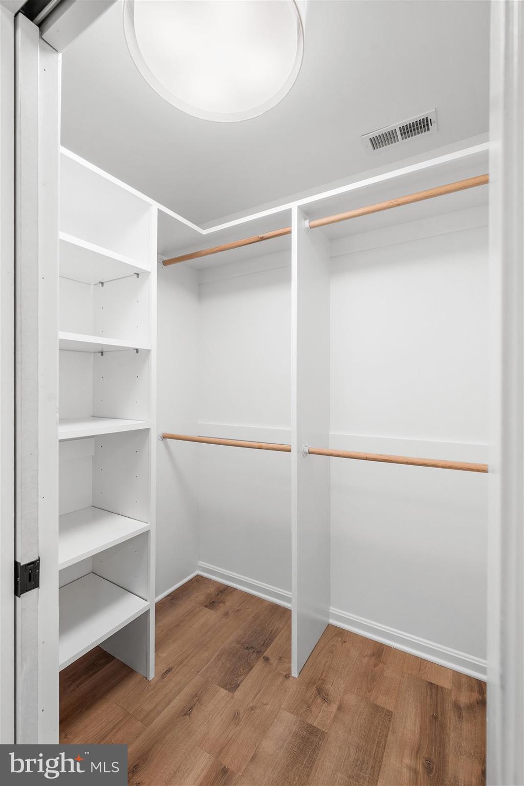 WALNUT HILL - Residential