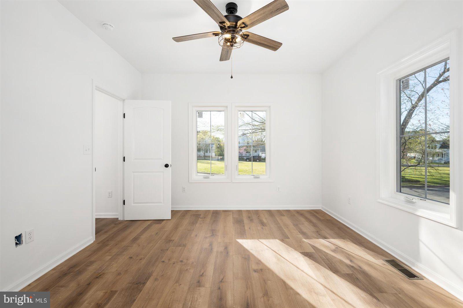 WALNUT HILL - Residential